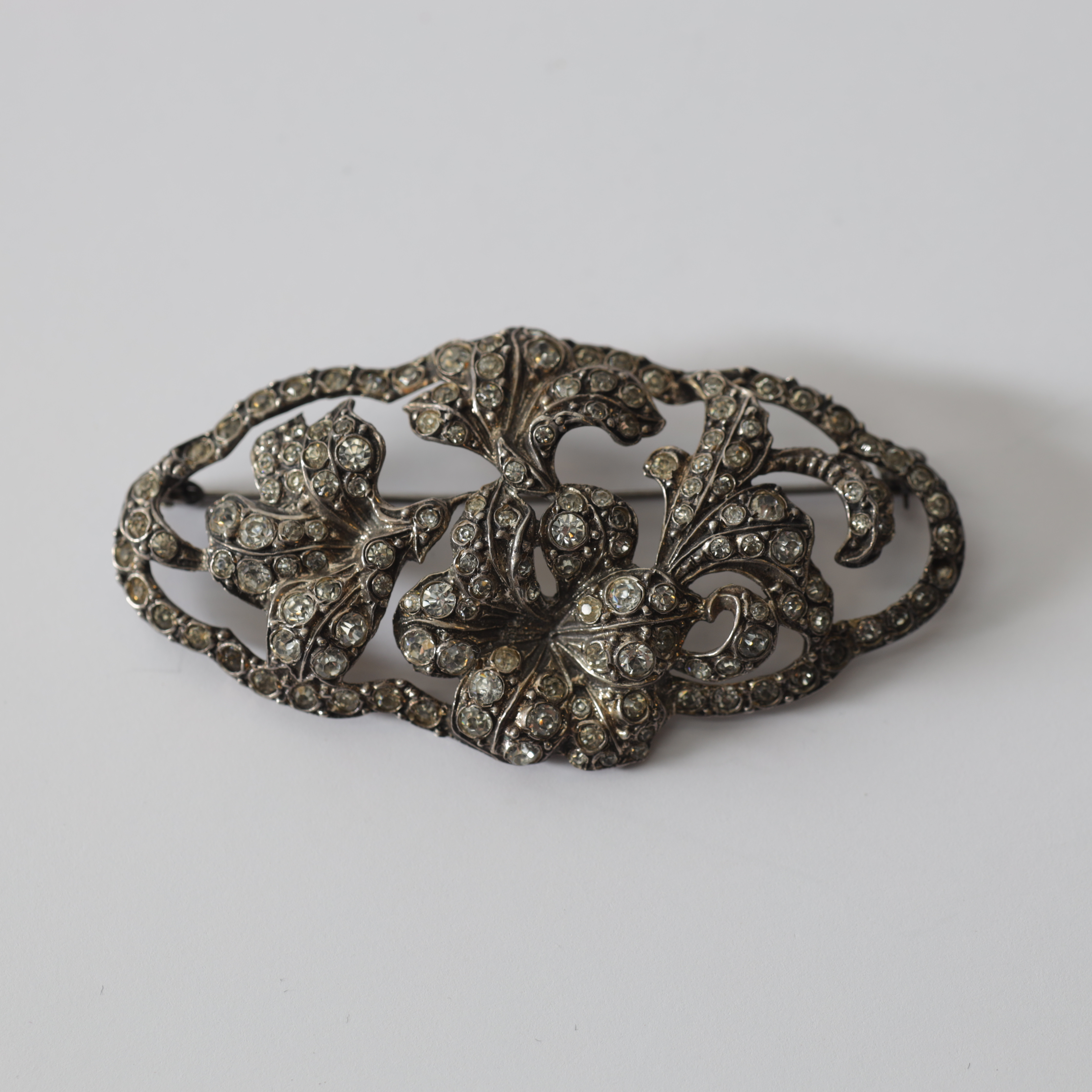 BROSCH, silver & stenar. Totalvikt ca 20,7 gram.