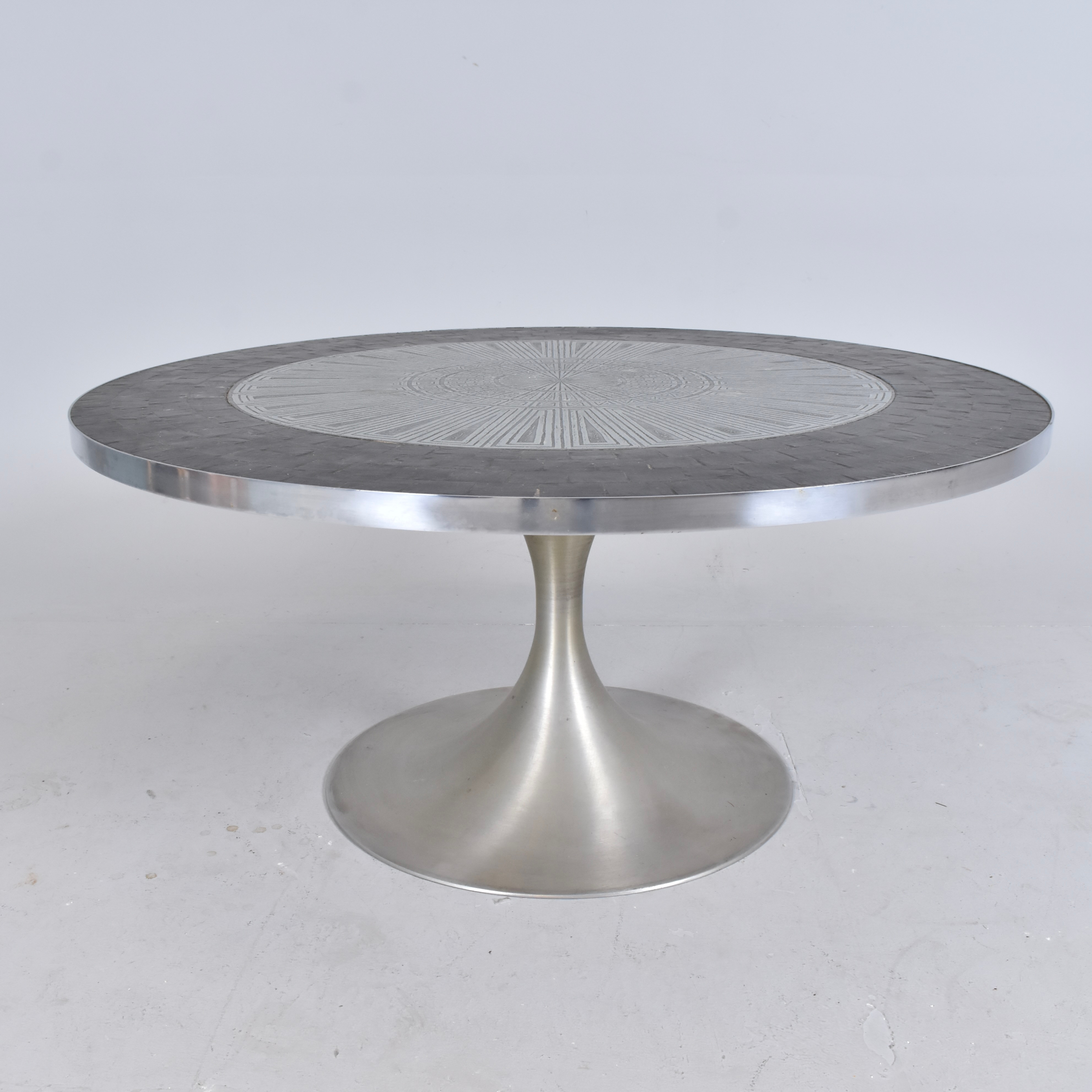 HEINZ LILIENTHAL. Soffbord, Tulip, Skiffer/etsat stål på aluminiumfot.