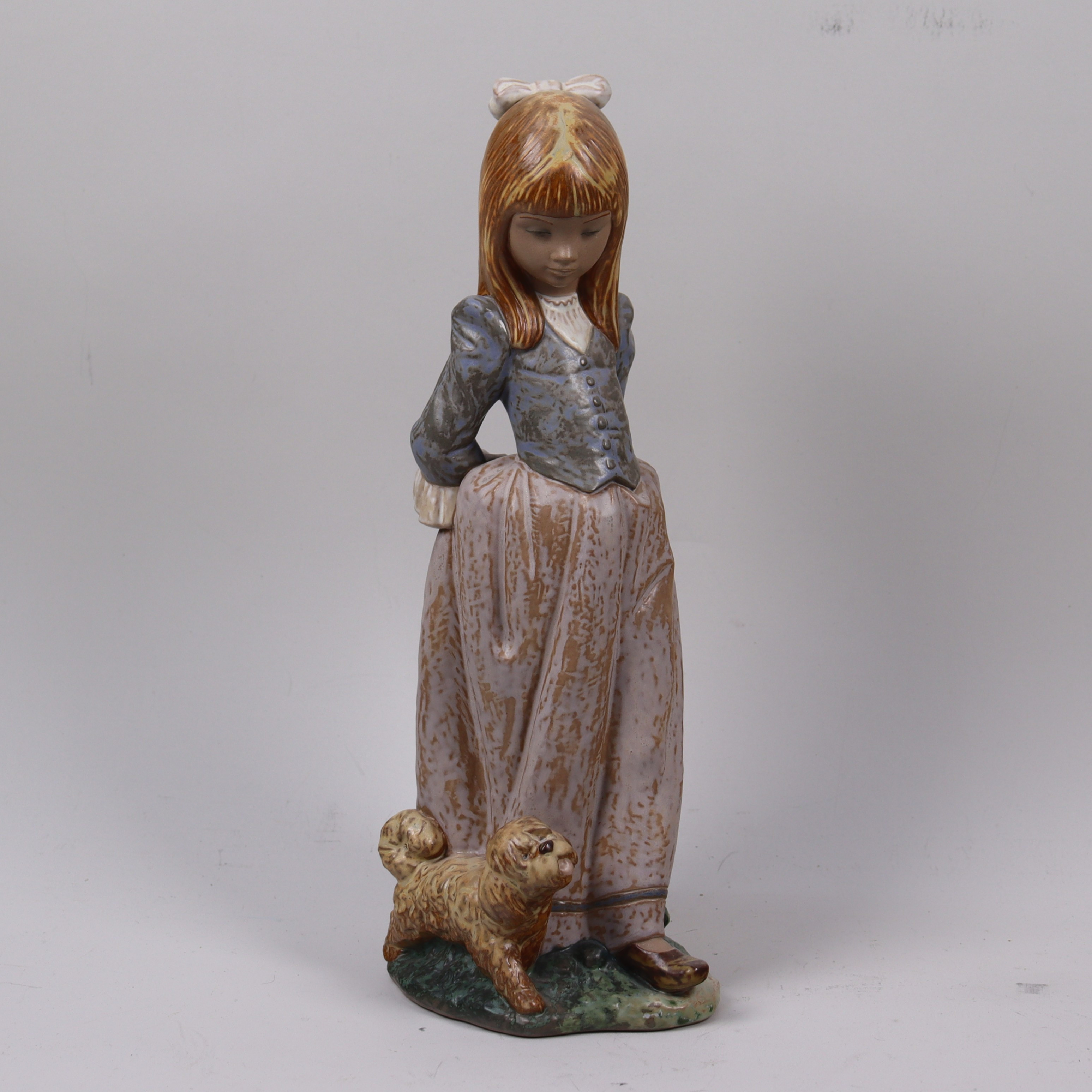 FRANCISCO CATALÁ. "Rosita", Lladro, Spanien, figurin, flicka med hund.