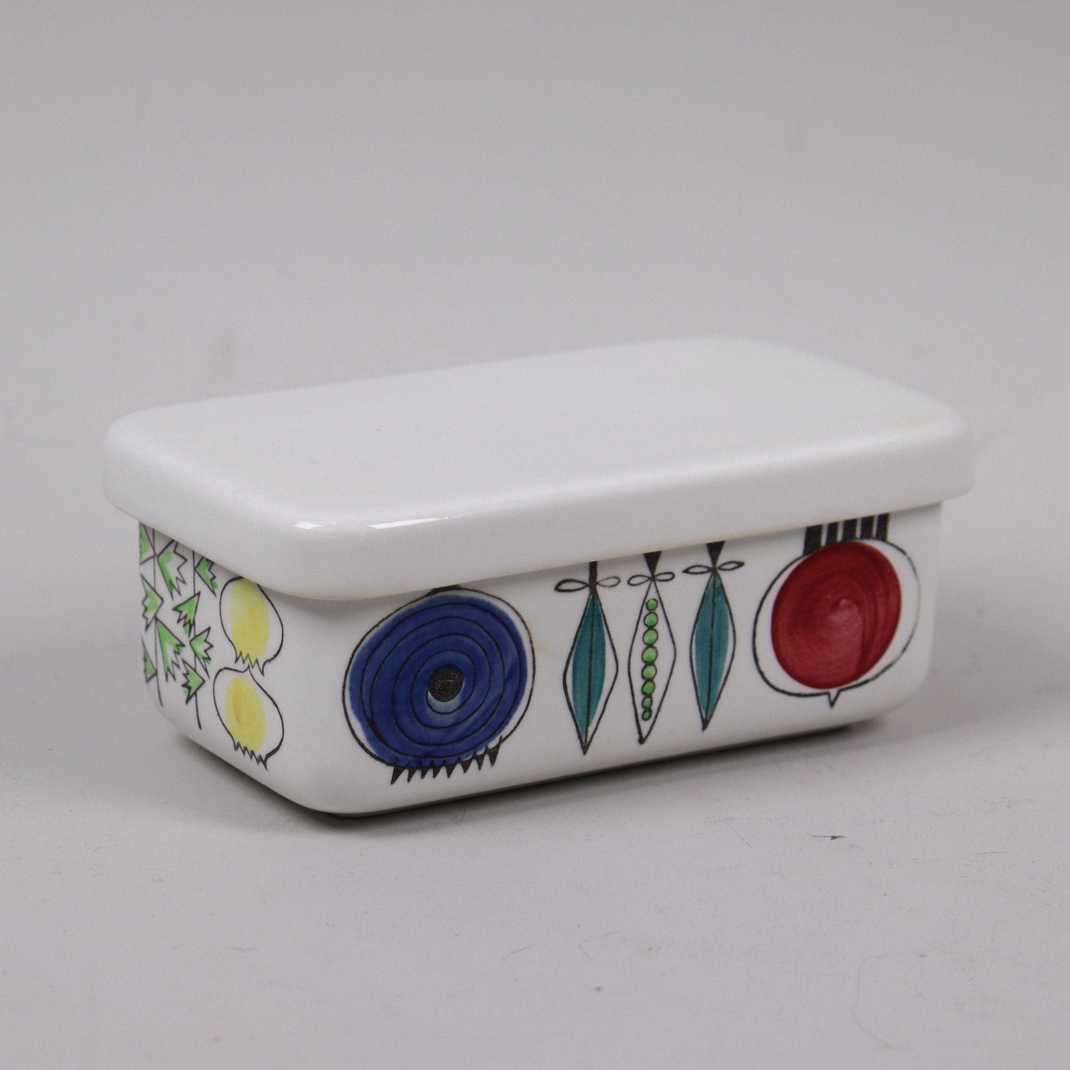 MARIANNE WESTMAN. "Picknick", smörask i flintgods, Rörstrand, 1900-talets mitt.