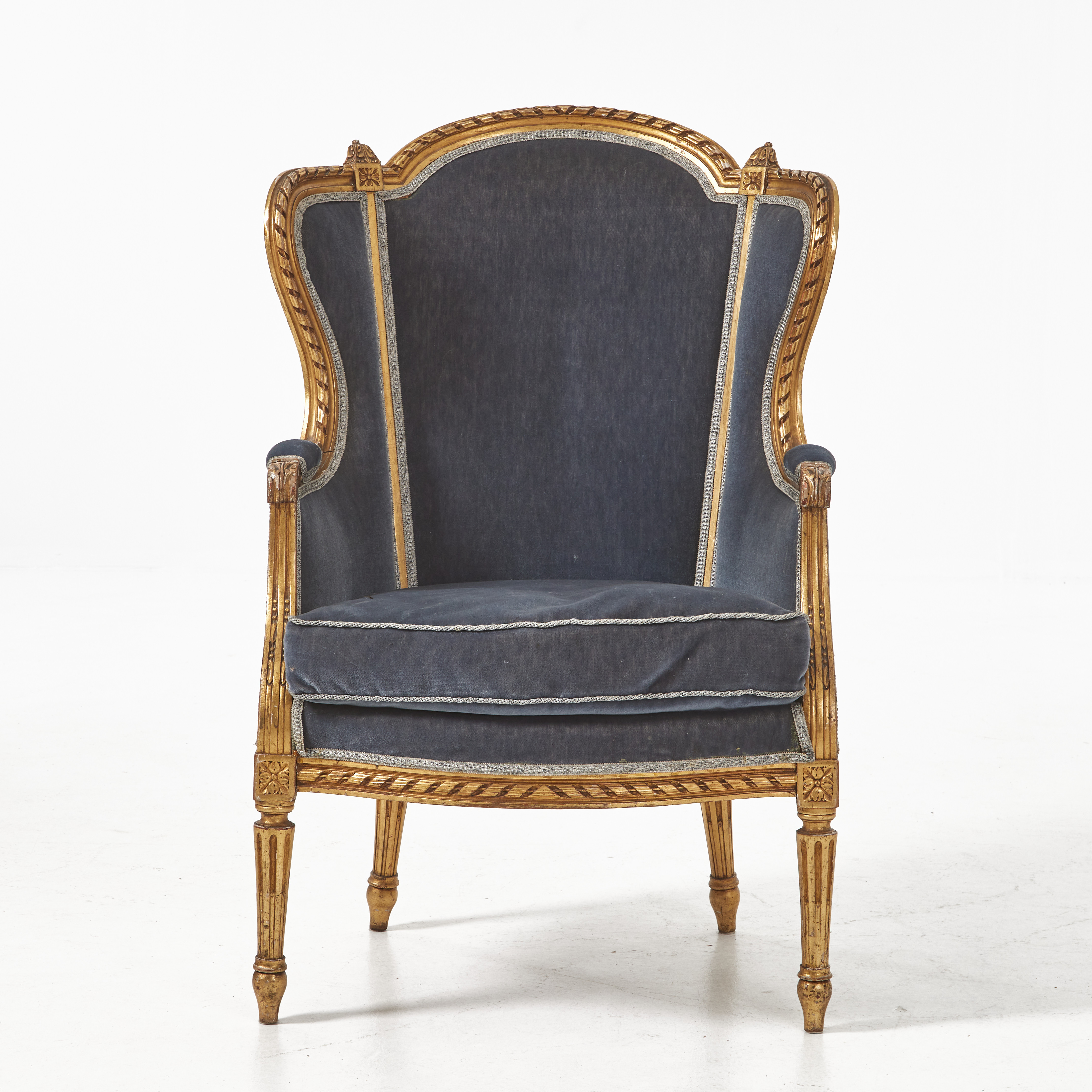 BERGÈRE, Louis XVI-stil, skuren dekor, 1900-talets första hälft.