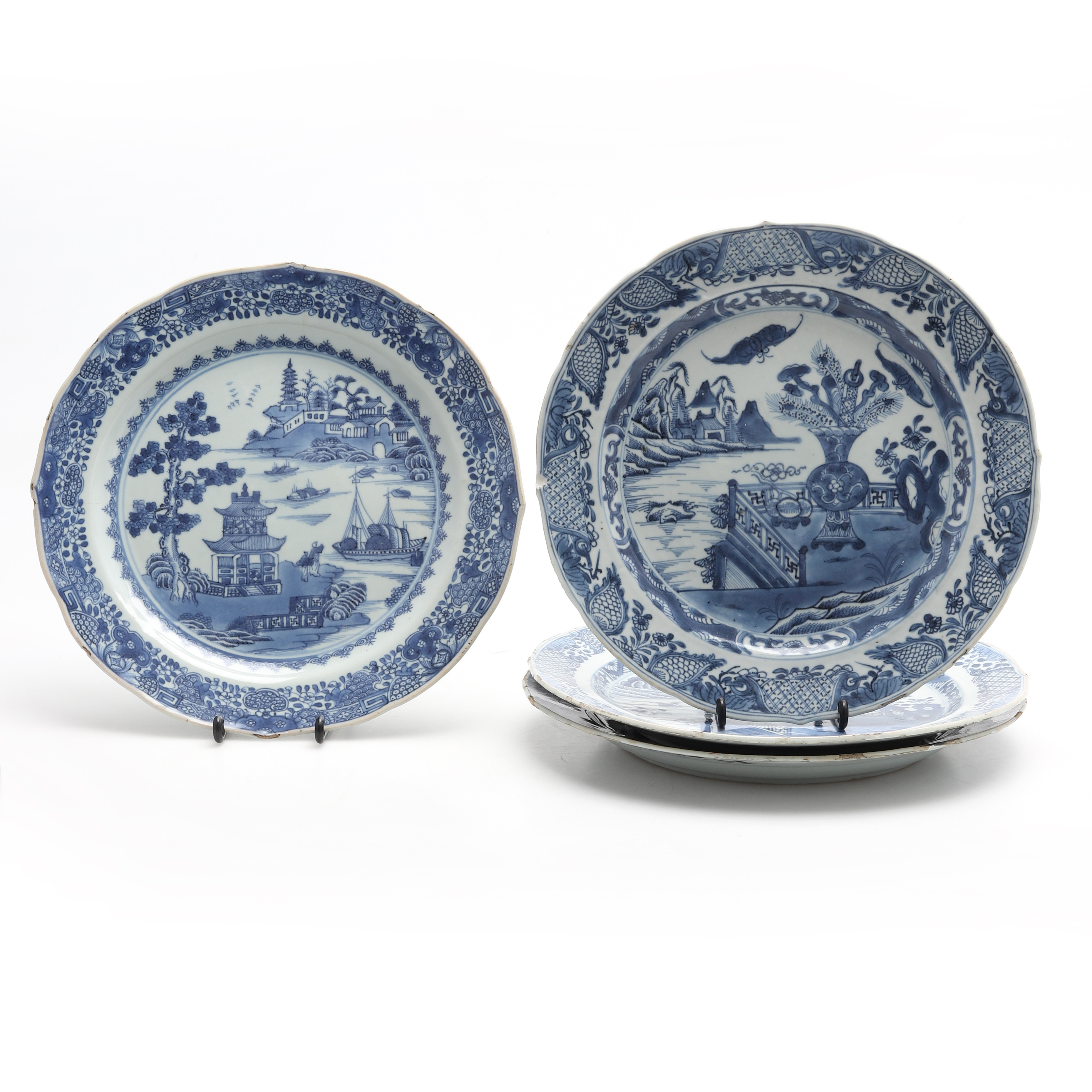 TALLRIAKR, porslin,4 st, Kina. Qing dynastin, 1700-tal.