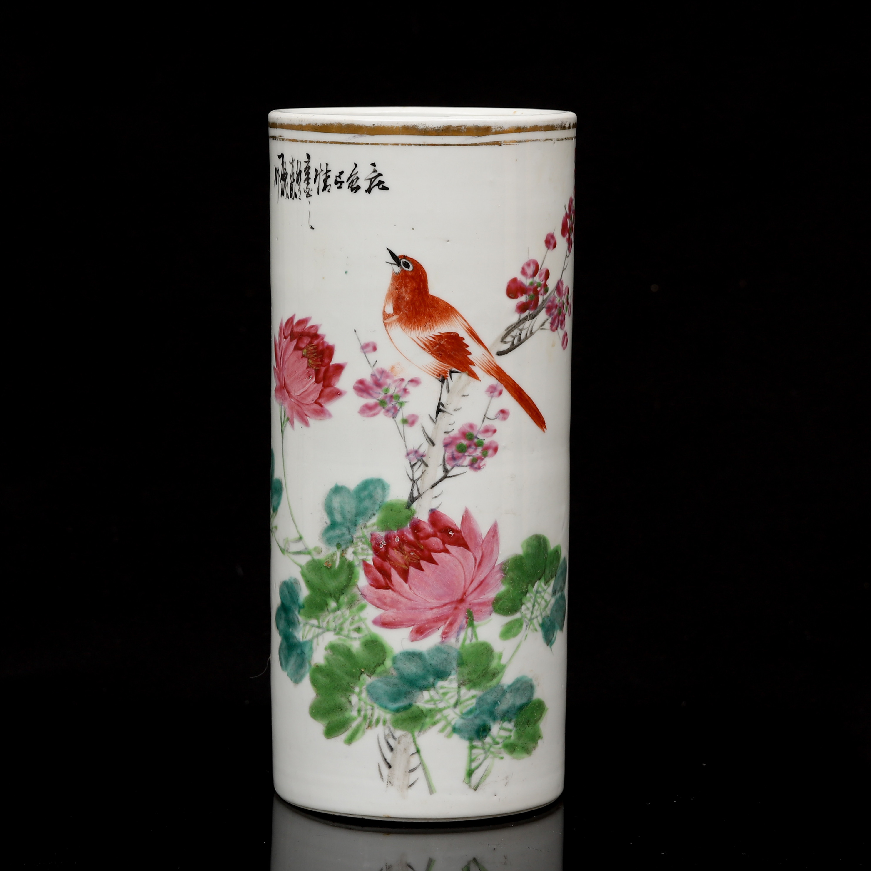 PENSELVAS, porslin, dekor i famile rose, sigillmärke i rött. Kina, 1900-talets första hälft.