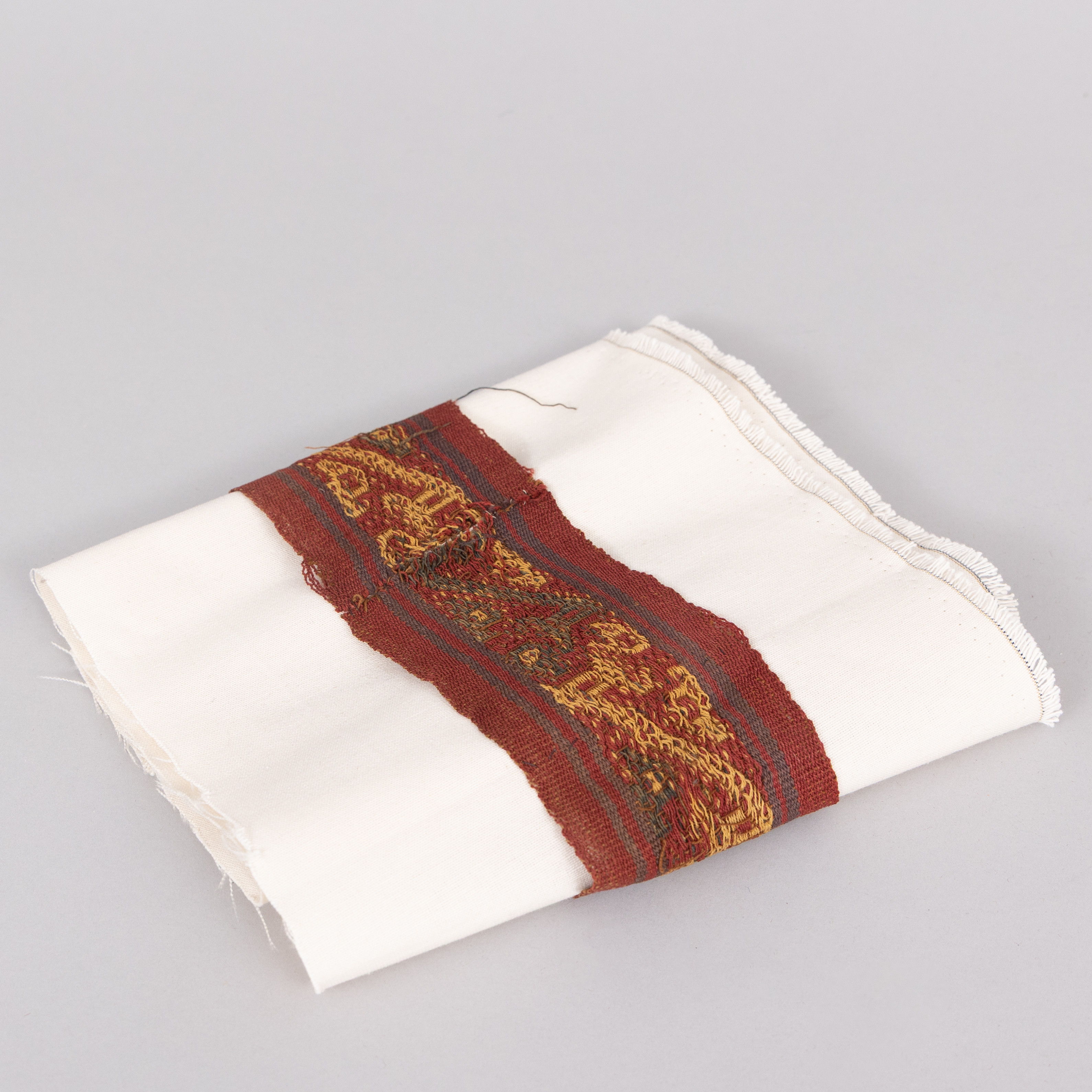 TEXTILFRAGMENT, precolumbiansk, Peru 900-1400-tal.