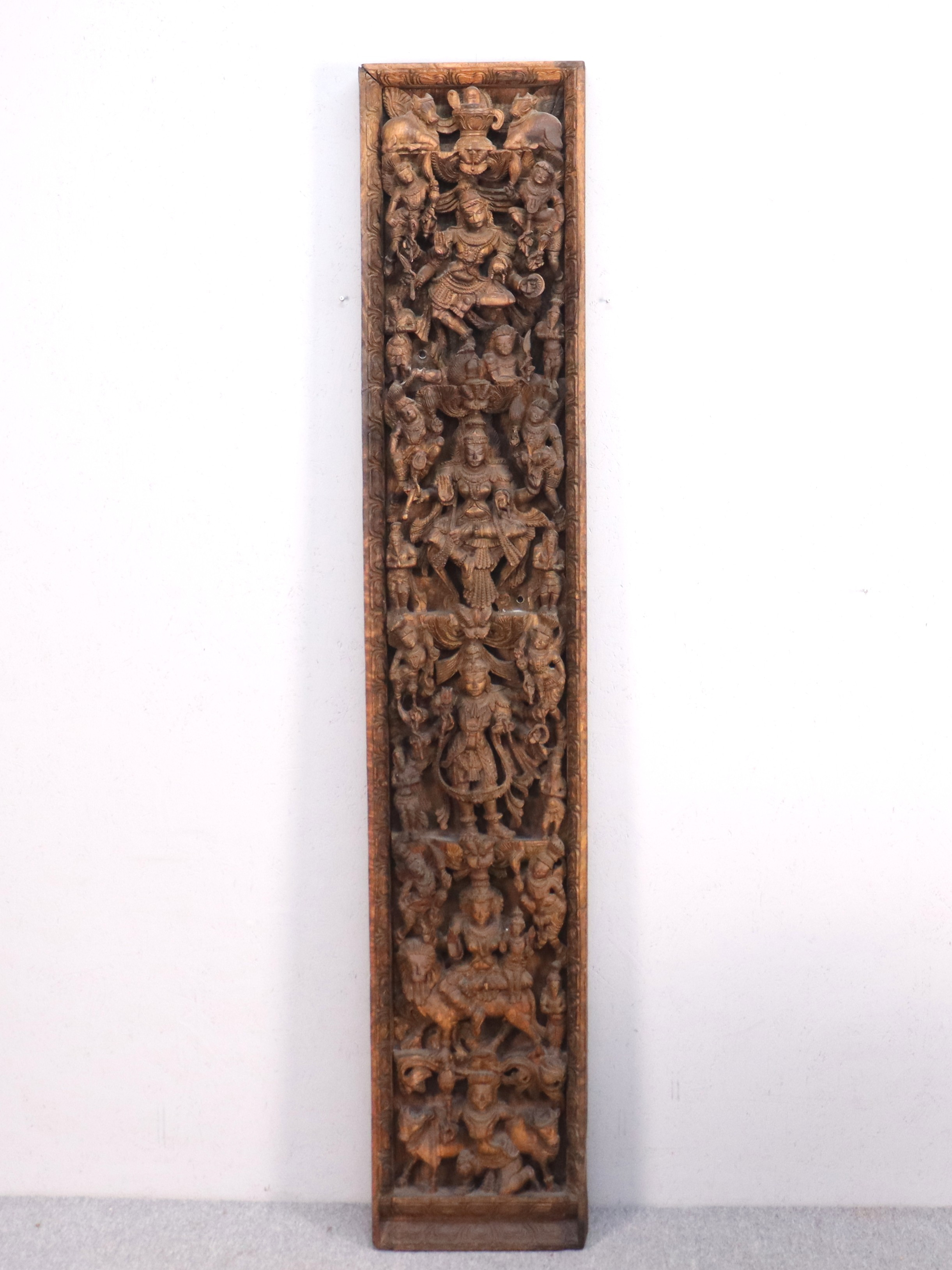 DEKORELEMENT, Indien, snidat trä, Ashta Lakshmi, 1800/1900-tal.