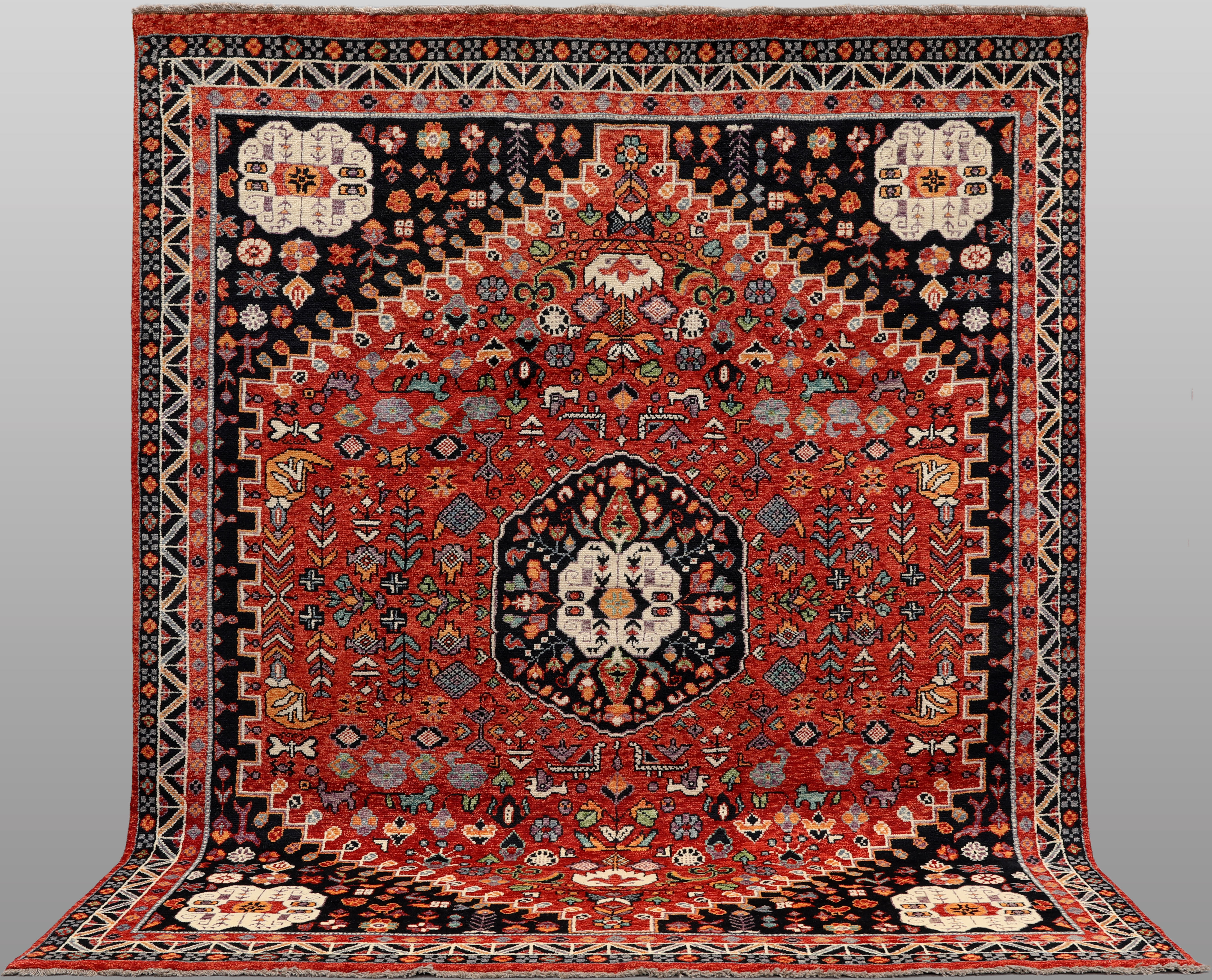 ORIENTMATTA. Figural Sherazi, 290 x 245 cm.