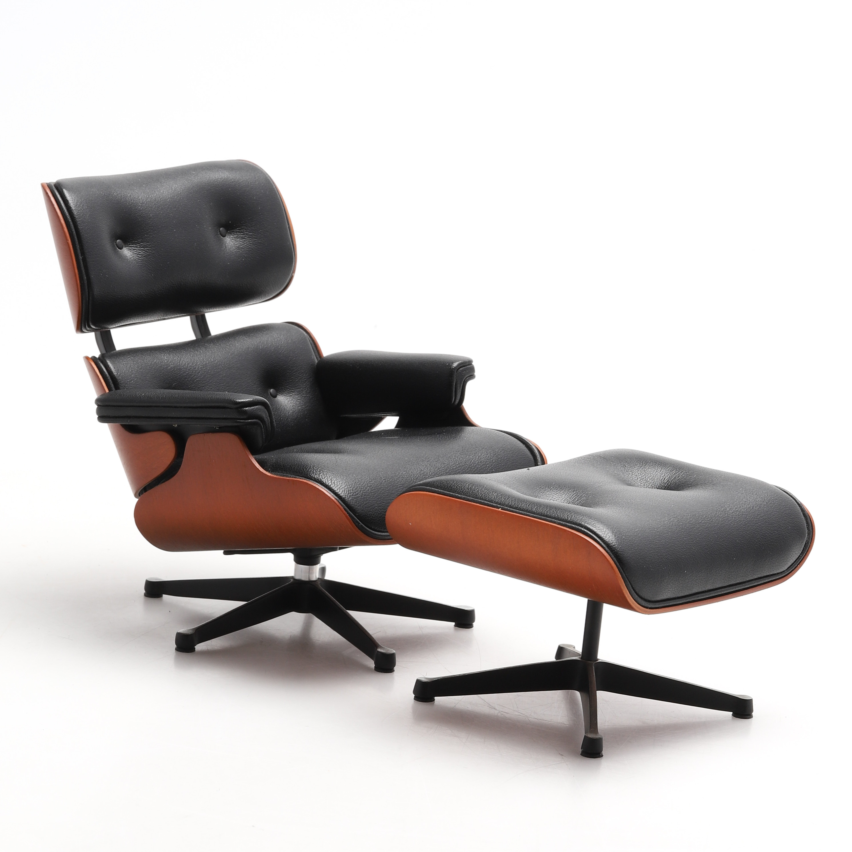 MINIATYRFÅTÖLJ MED FOTPALL, "Lounge Chair", Charles & Ray Eames.