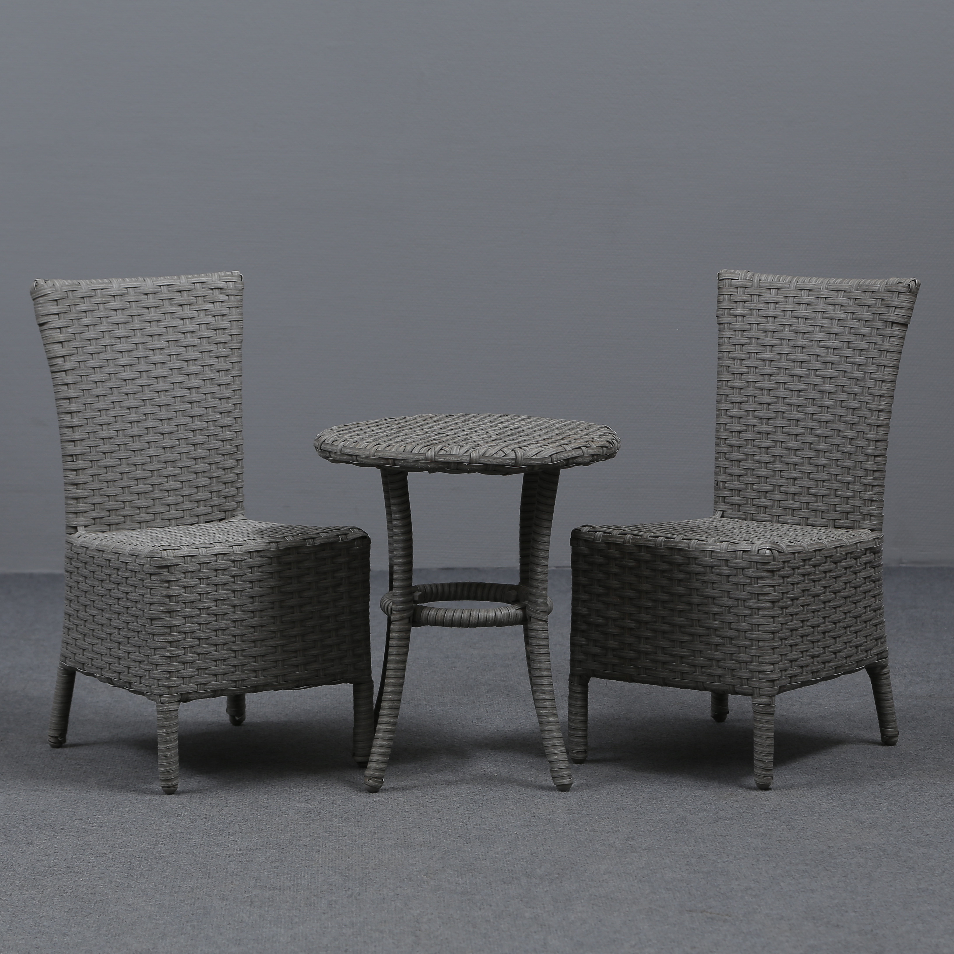 BARNMÖBLER, BORD MED 2 STOLAR, KONSTROTTING GRÅ, TRÄDGÅRD- VERANDAGRUPP, SAMTIDA.