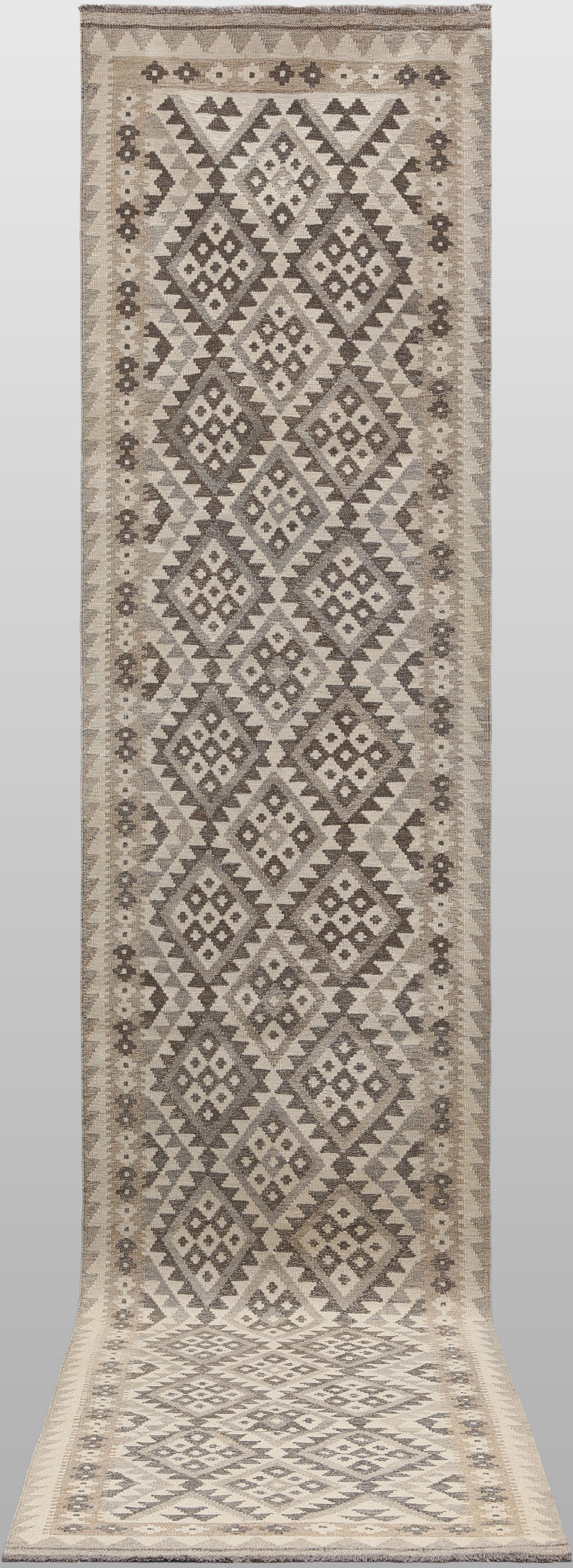 ORIENTMATTA. Kelim naturfärgad gallerimodell, 390 x 80 cm.