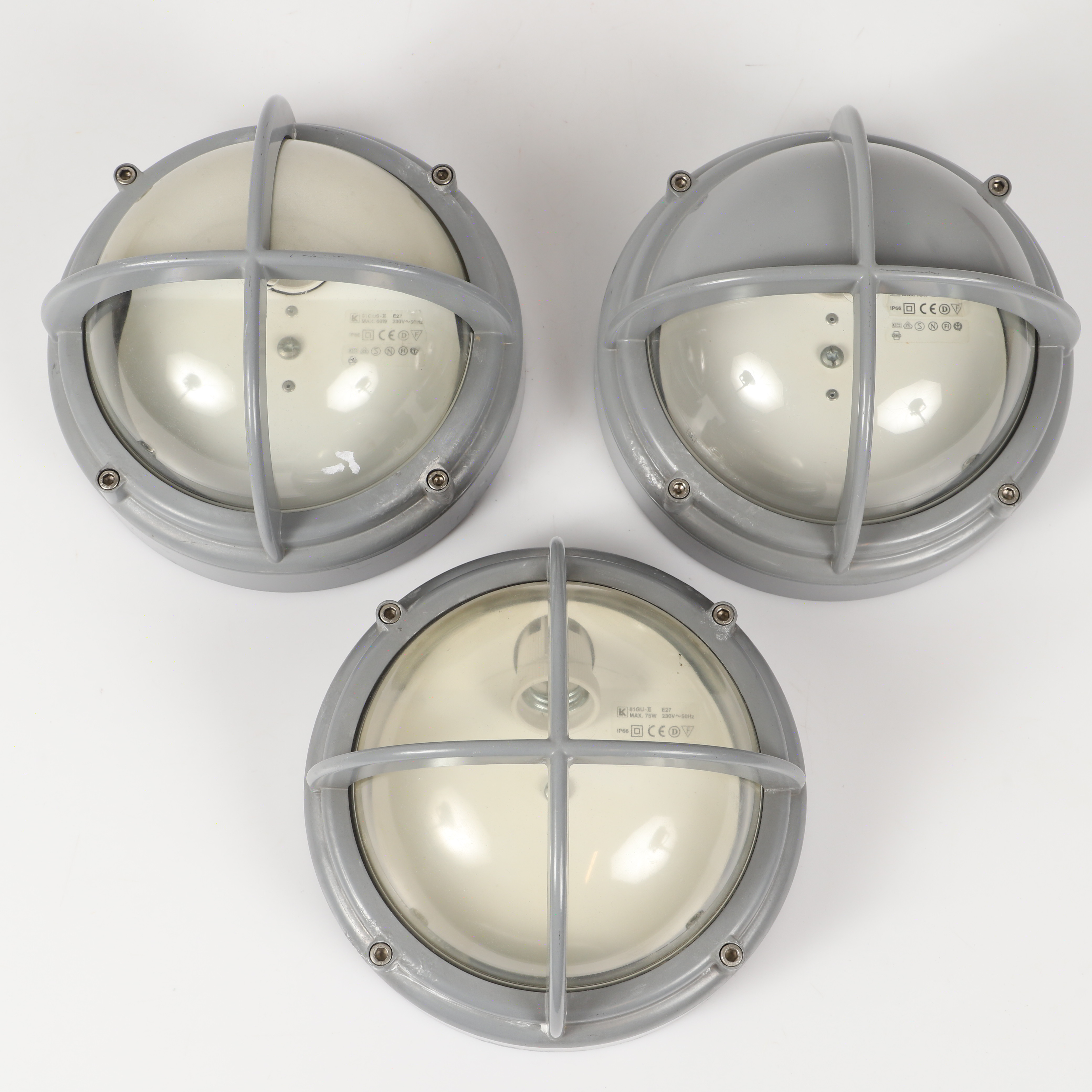 LAURITZ KNUDSEN. Vägglampor. 3 stycken, "Skot", aluminium/plast, för Louis Poulsen, Danmark.