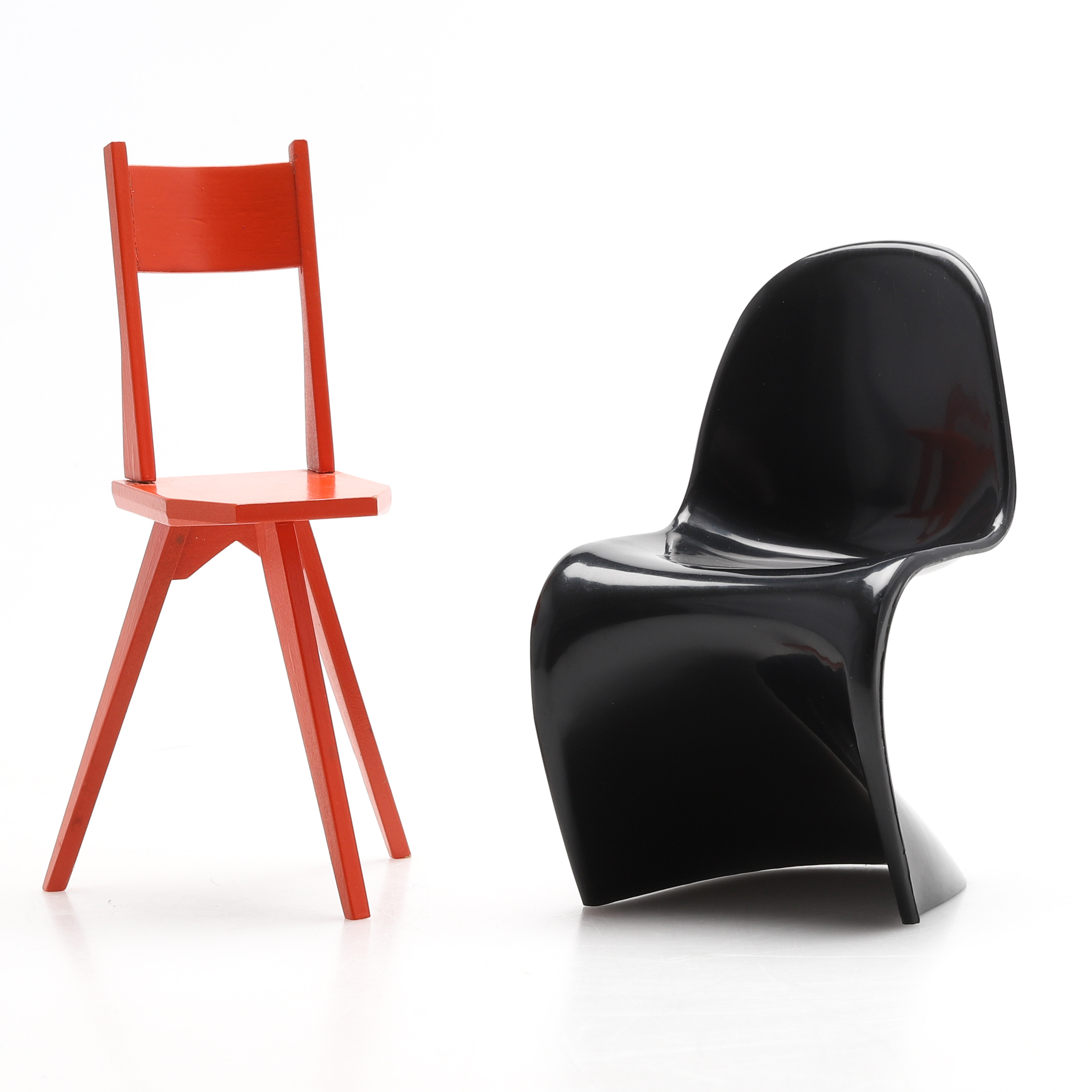 MINIATYRSTOLAR, 2 st, "Panton Chair", Verner Panton och "Camilla", John Kandell.