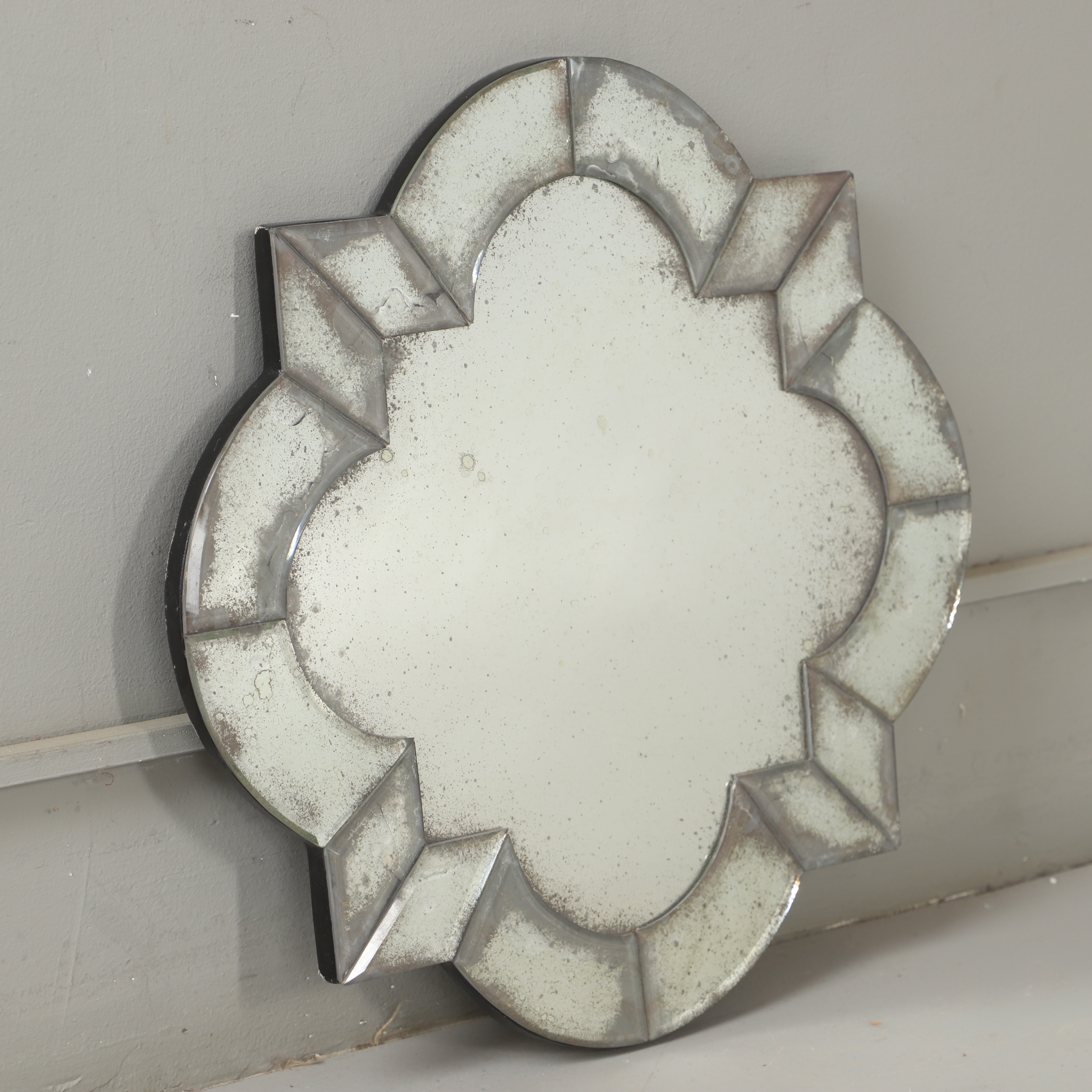 SPEGEL, fasettslipat glas, samtida.