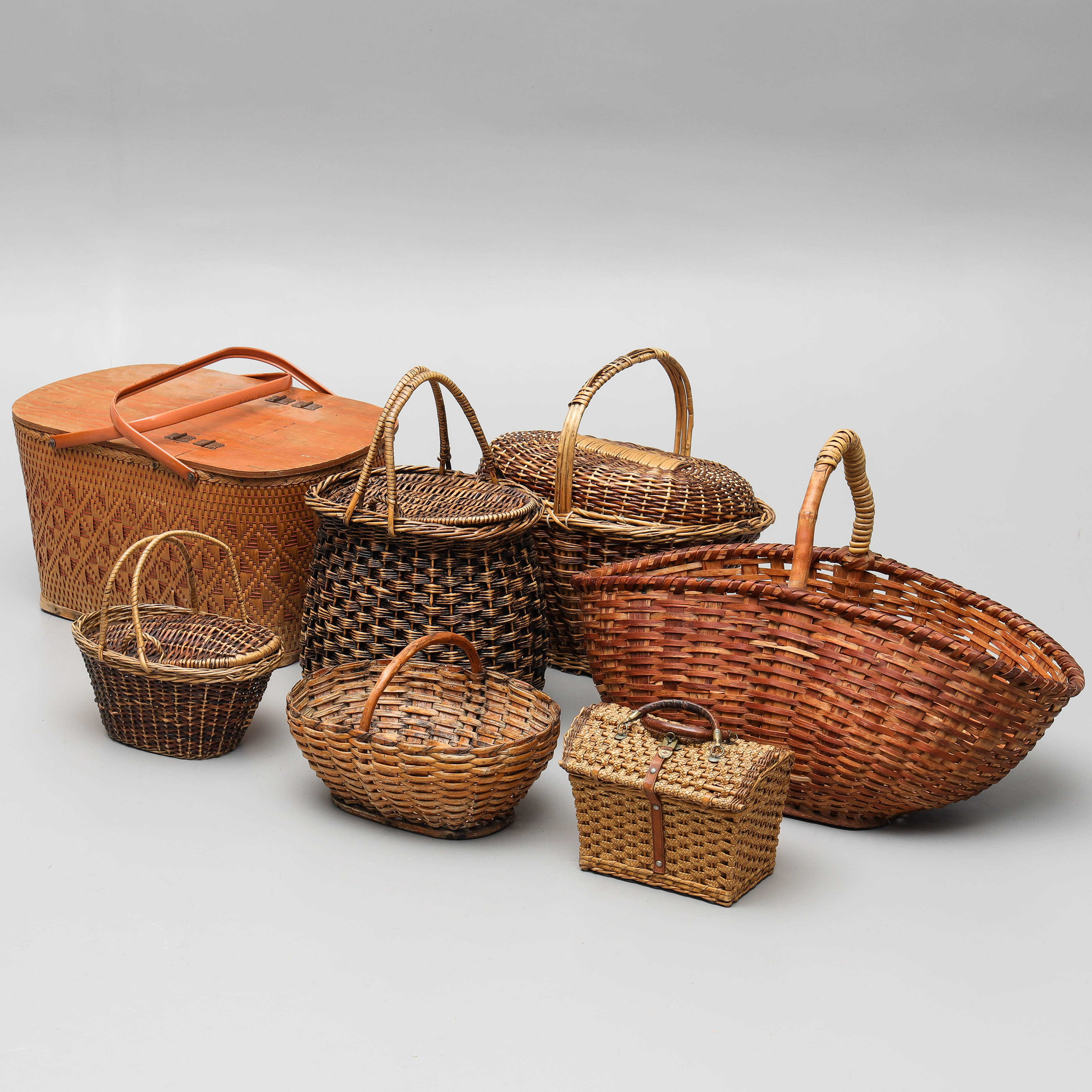 SAMLING ÄLDRE KORGAR, 7 st, naturmaterial, 1900-tal.