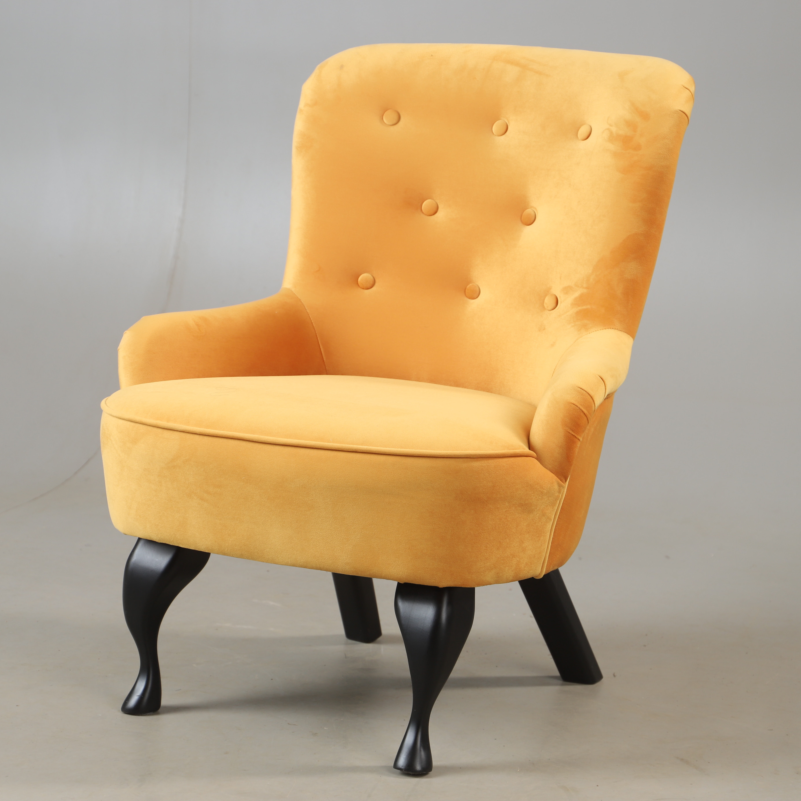 EMMAFÅTÖLJ, sammetsklädsel, samtida.