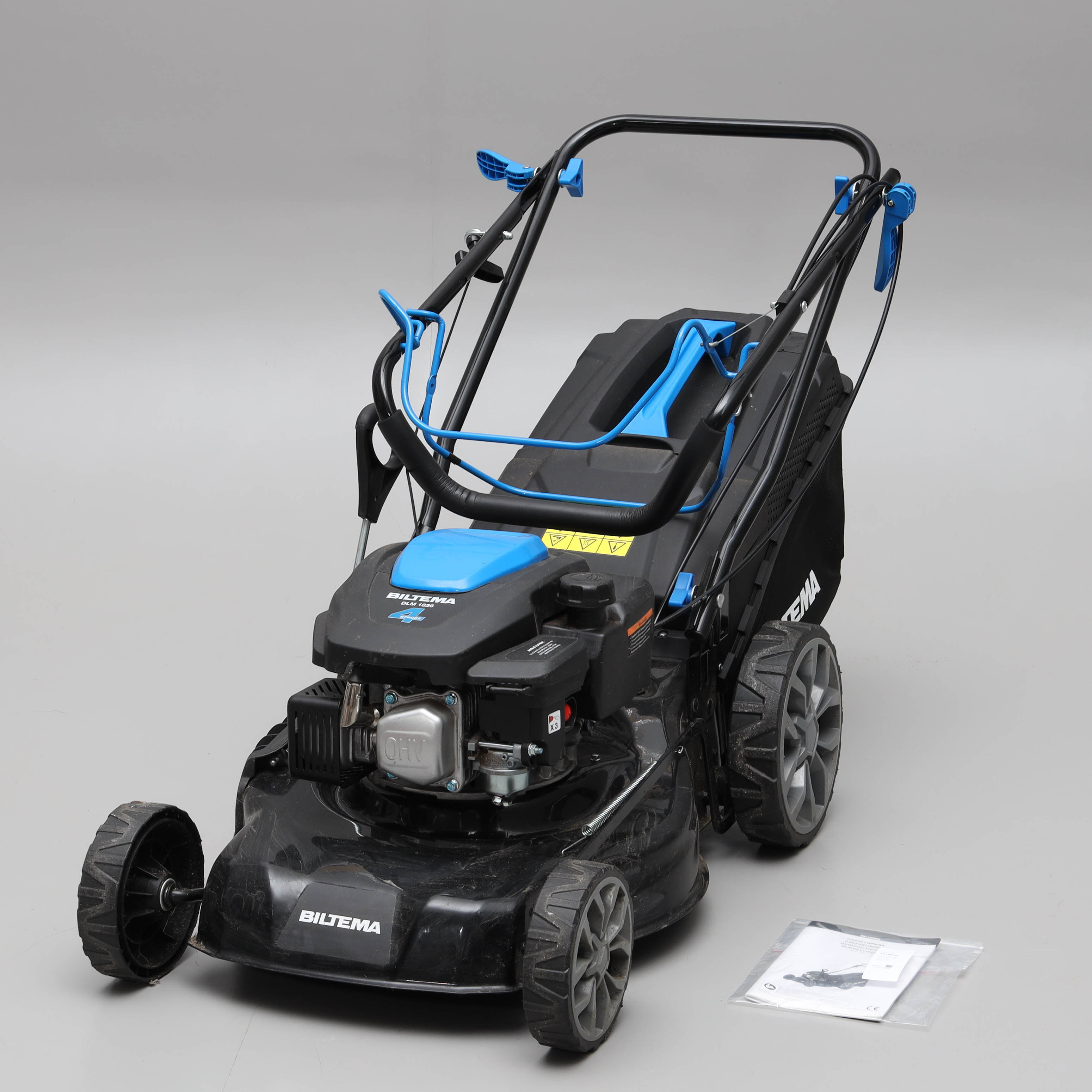 GRÄSKLIPPARE, Biltema, modell DLM 1826, bensindriven, inköpt 2025.