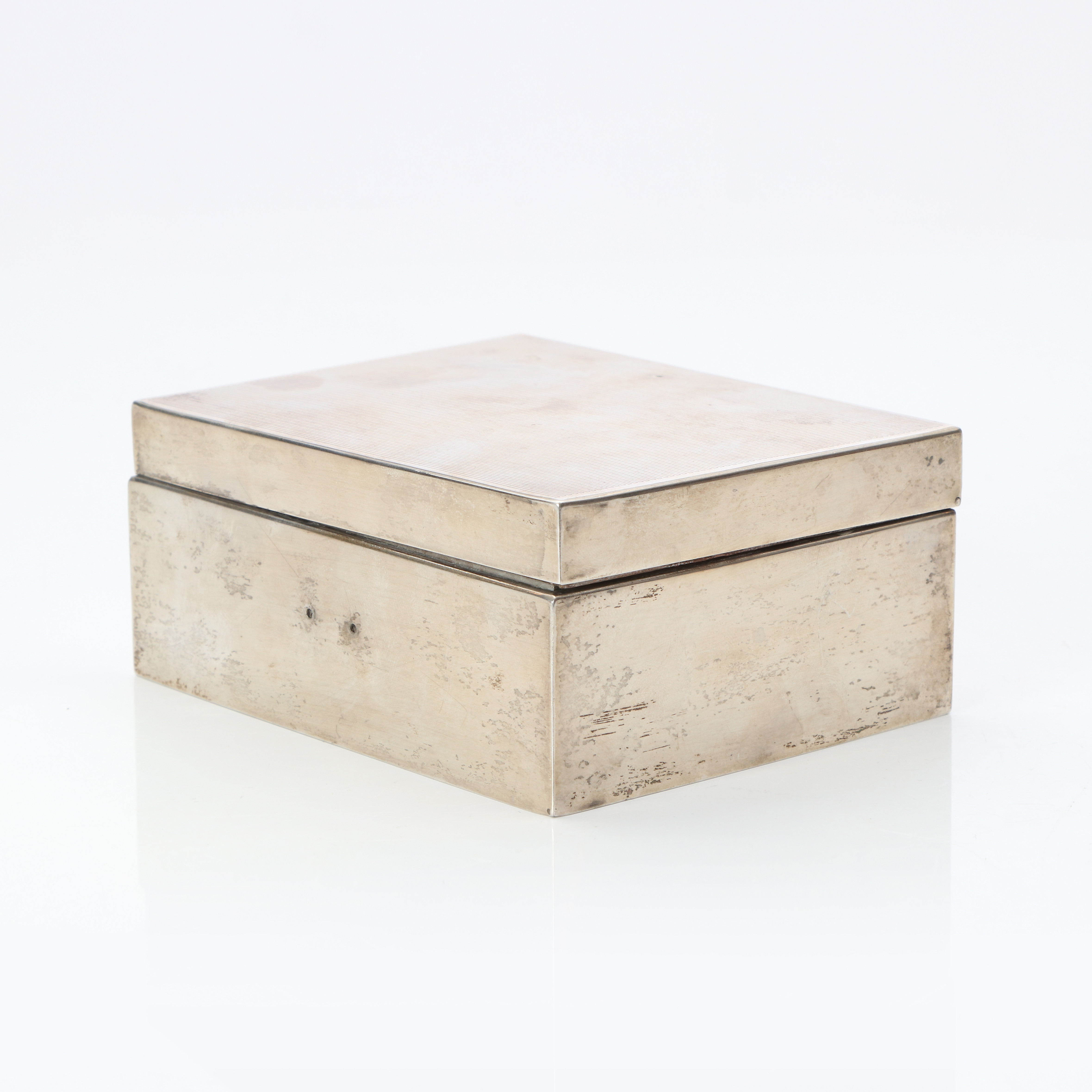 OMEGA, ETUI. Silver med träinredning. Total vikt ca 260 gram. Stämplad med Omega-märkning på sidan.