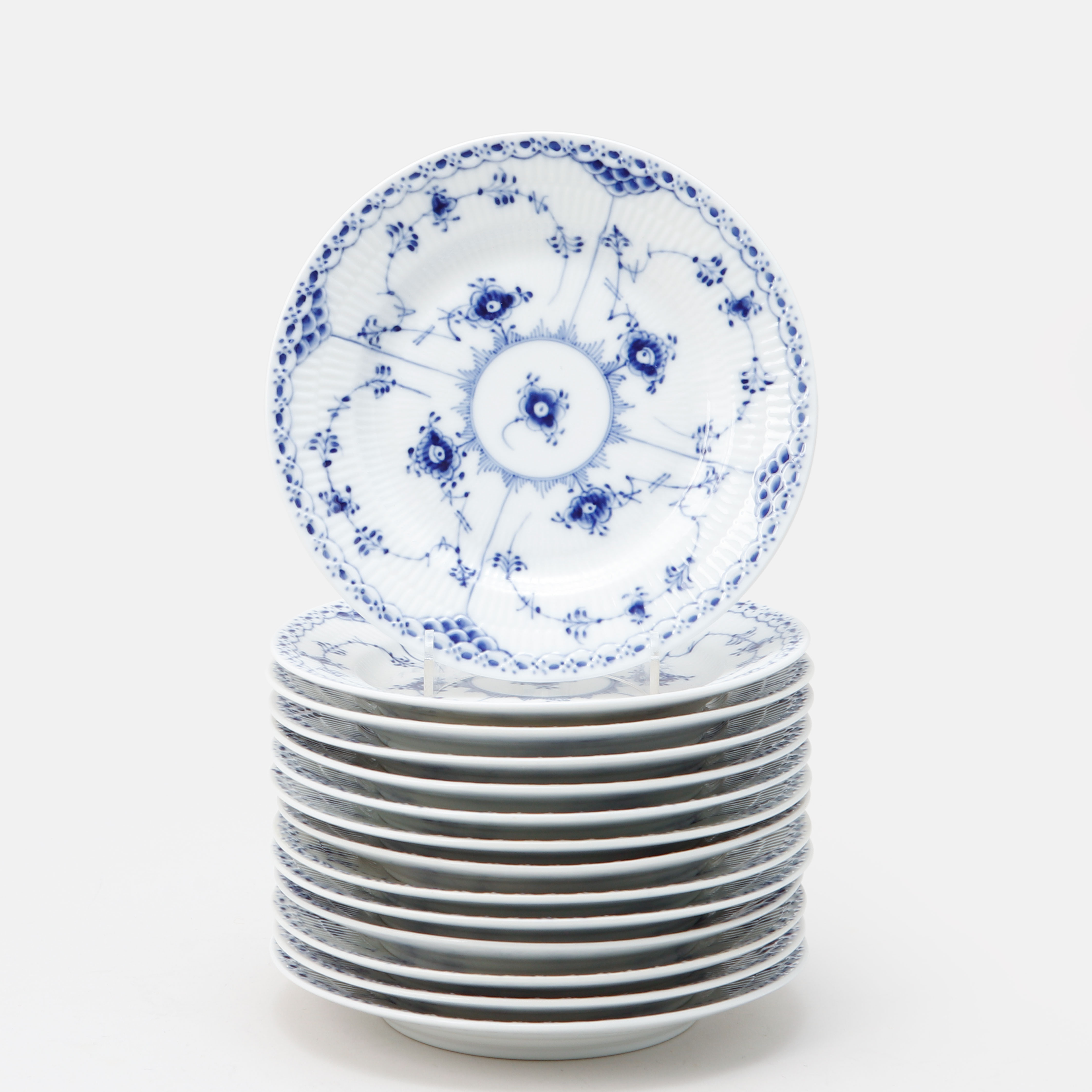 ASSIETTER, 14 stycken, porslin, "Musselmalet", Royal Copenhagen.