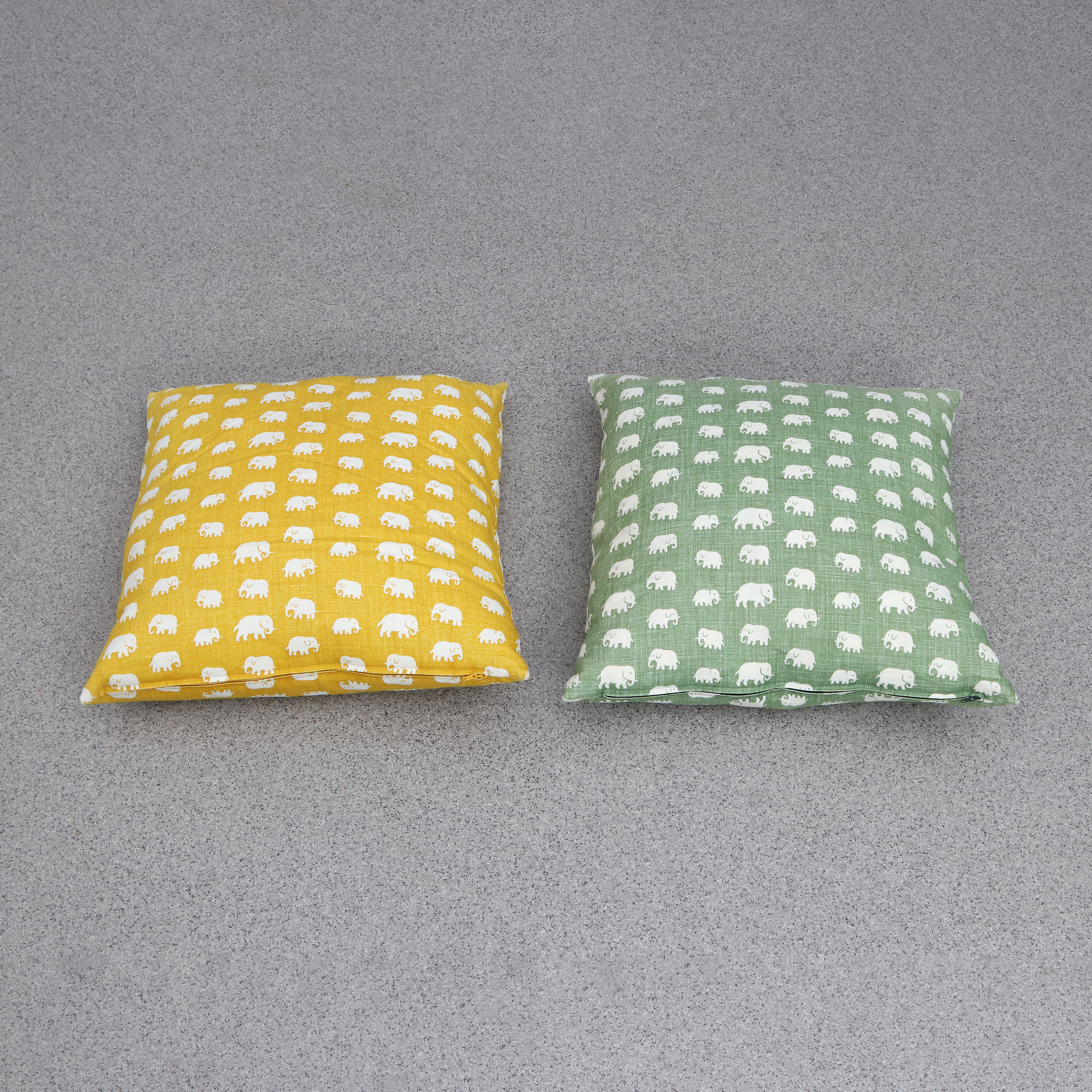 ESTRID ERICSON. KUDDAR, TVÅ ST. Lin. Svenskt Tenn, "Elefant".