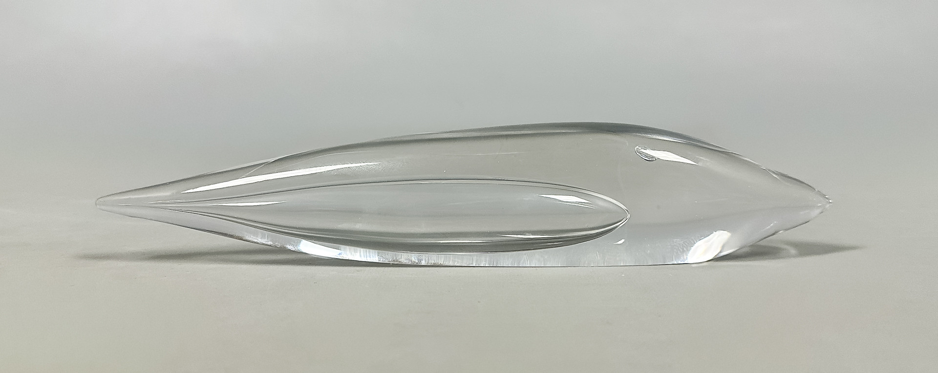 VICKE LINDSTRAND. SKULPTUR, Glas, Fisk, Signerad.