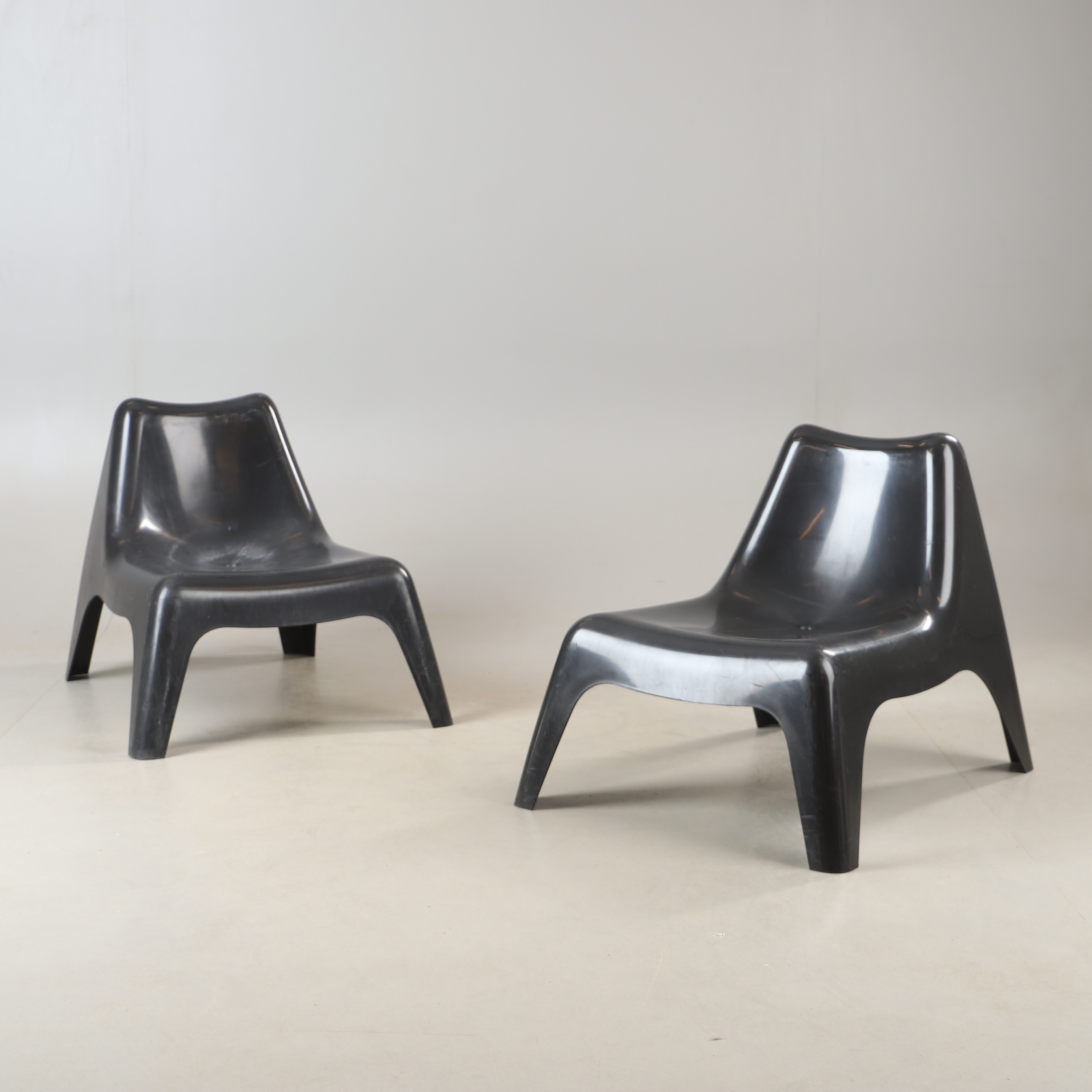 THOMAS SANDELL. Fåtöljer, 1 par, ”Vågö”, plast, IKEA, PS Collection.