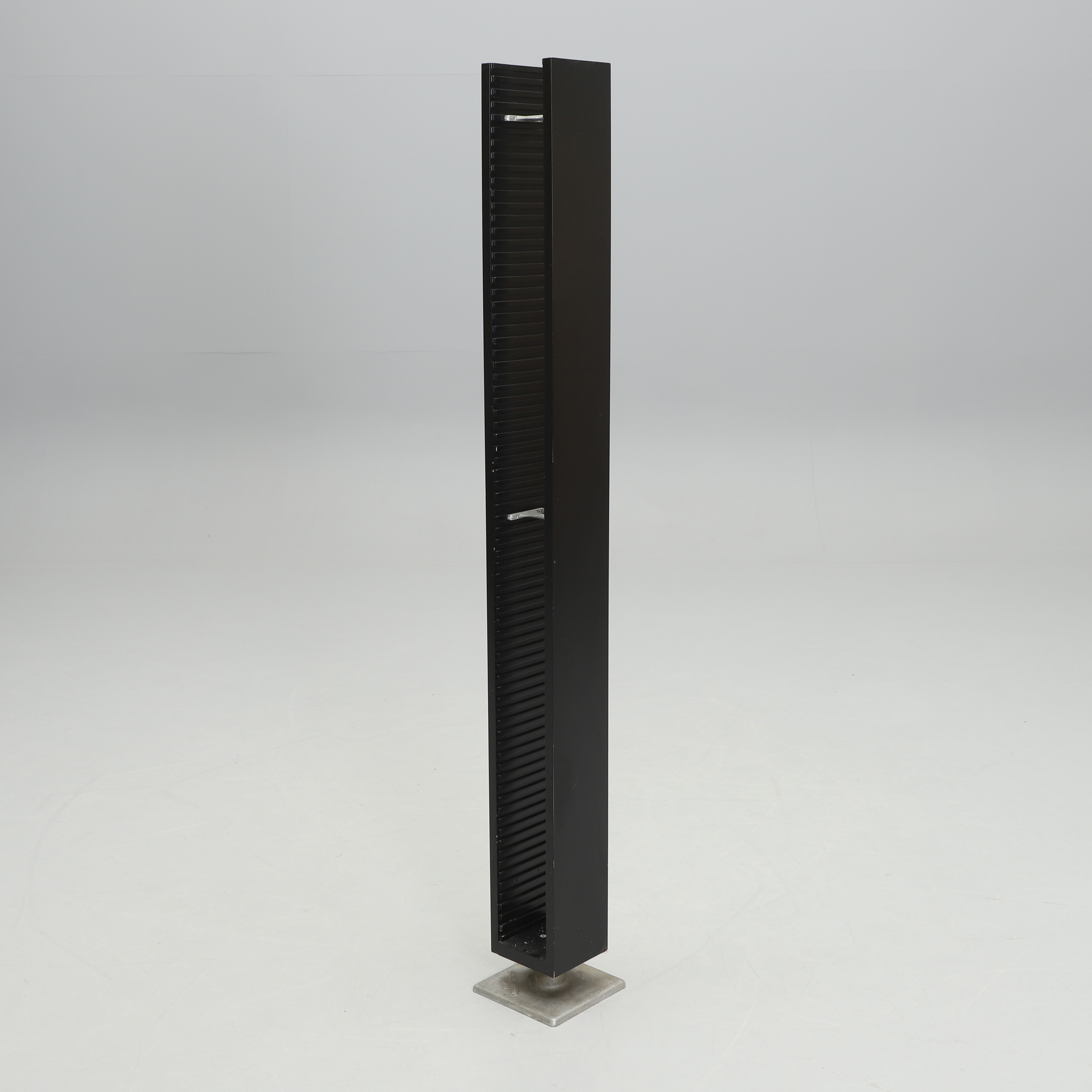 CD-STÄLL, Källemo AB by J. Hellström, 1900-talets andra hälft.