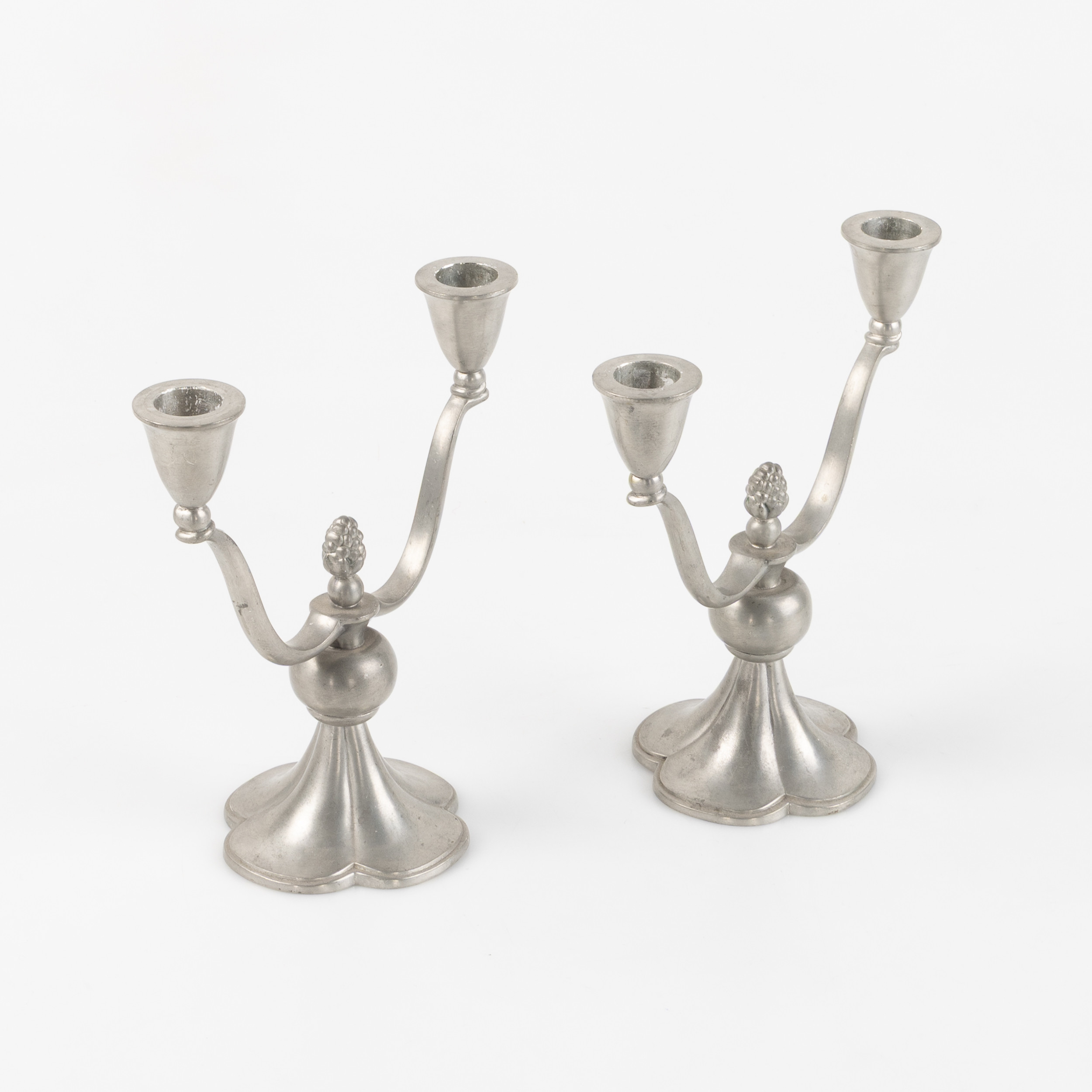 JUST ANDERSEN. Kandelabrar, 1 par, modell 769, 1920-tal, tenn.