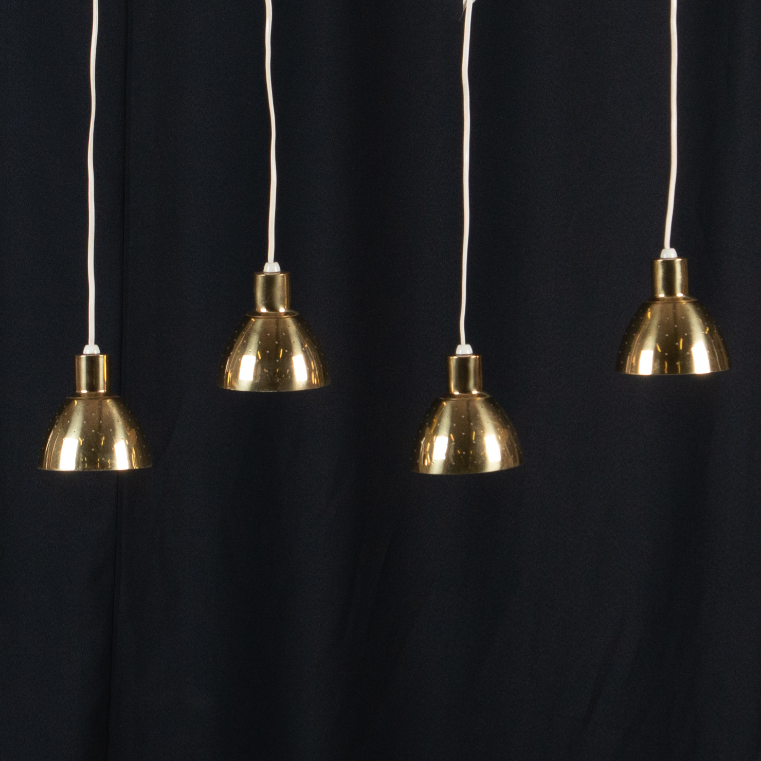 HANS-AGNE JAKOBSSON. Fönsterlampor, 4 st, skärmar i perforerad mässing, 1960-tal.