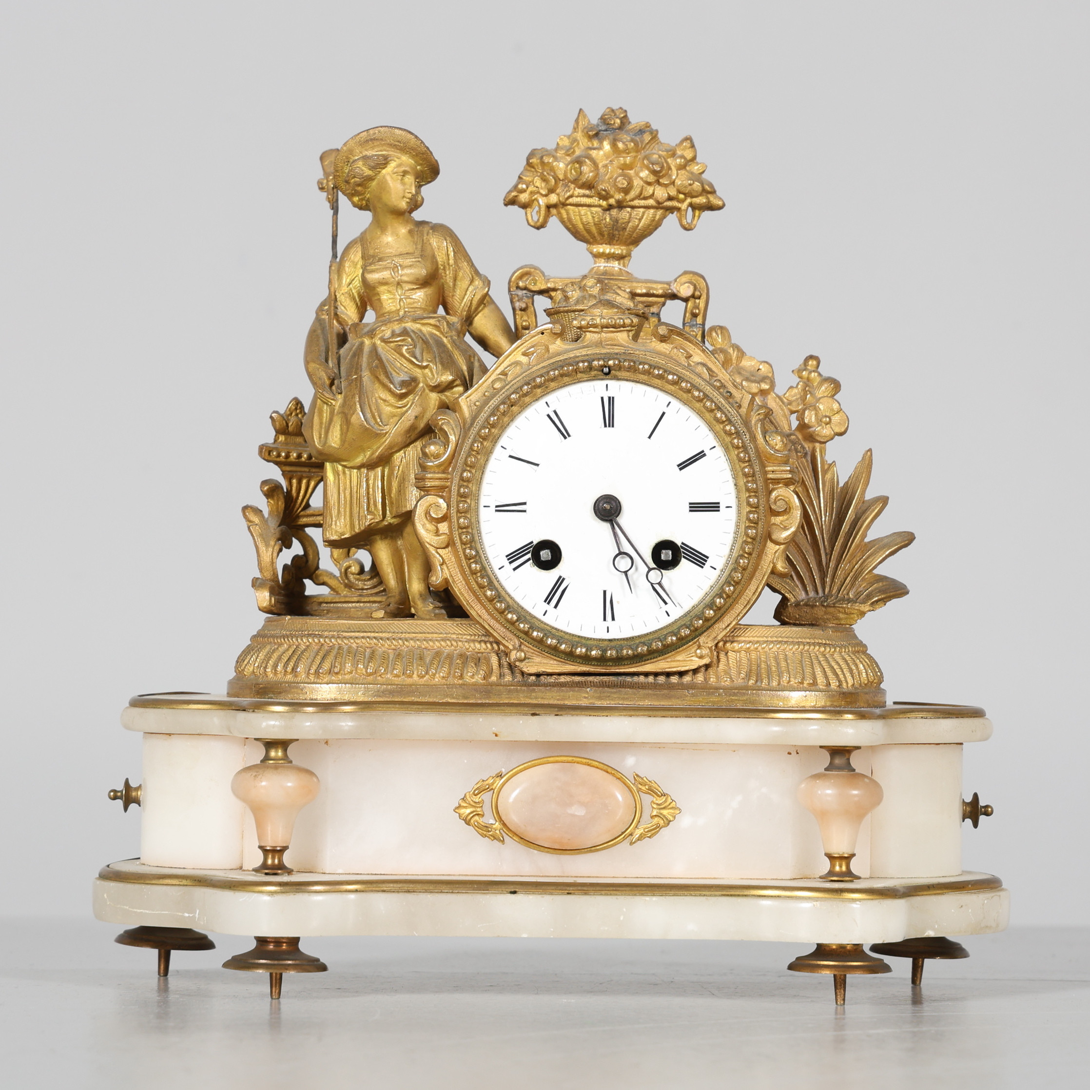 BORDSPENDYL, metall samt sten, 1800/1900-tal.