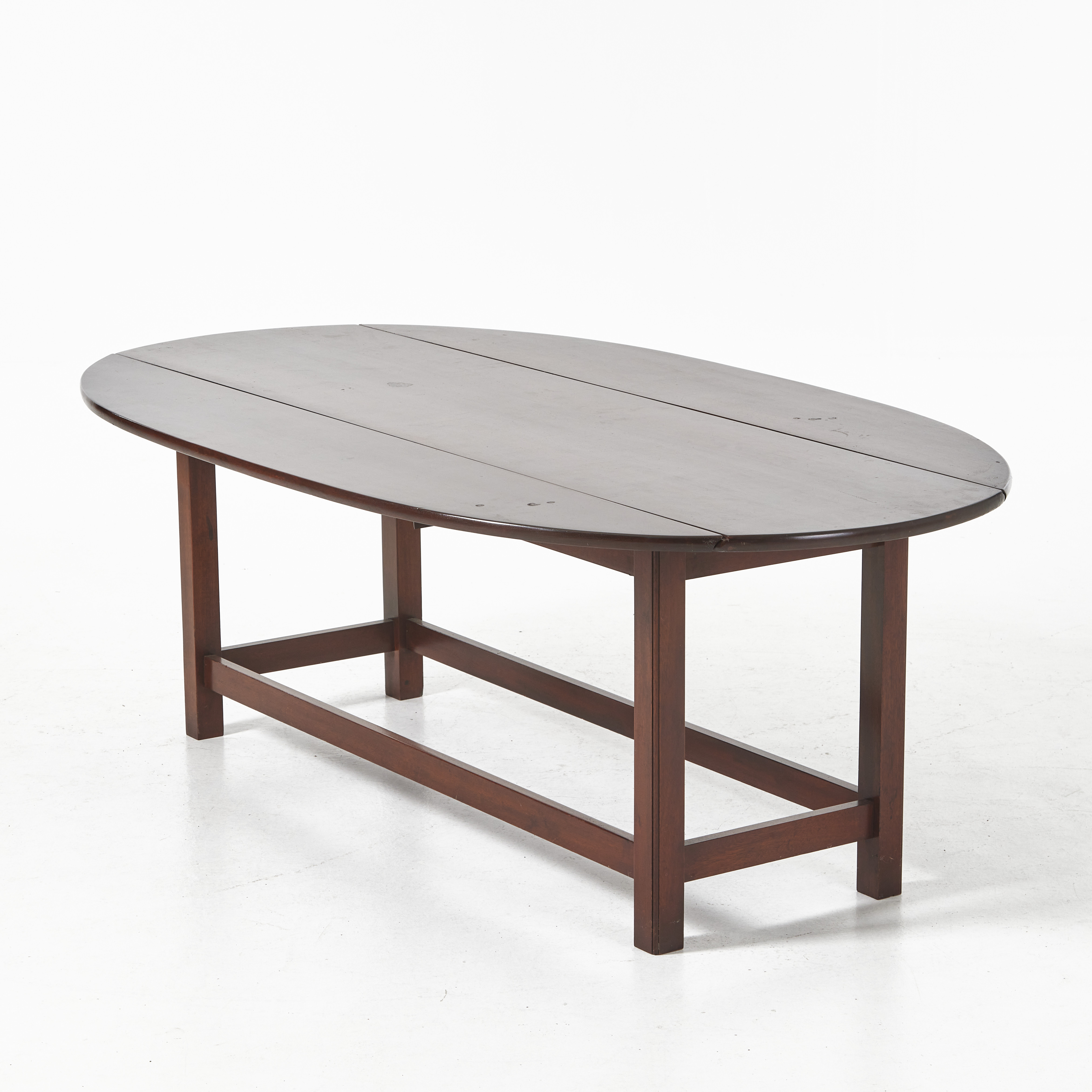 SOFFBORD, 1900-talets andra hälft, sk. Hunters table, mahogny, England.