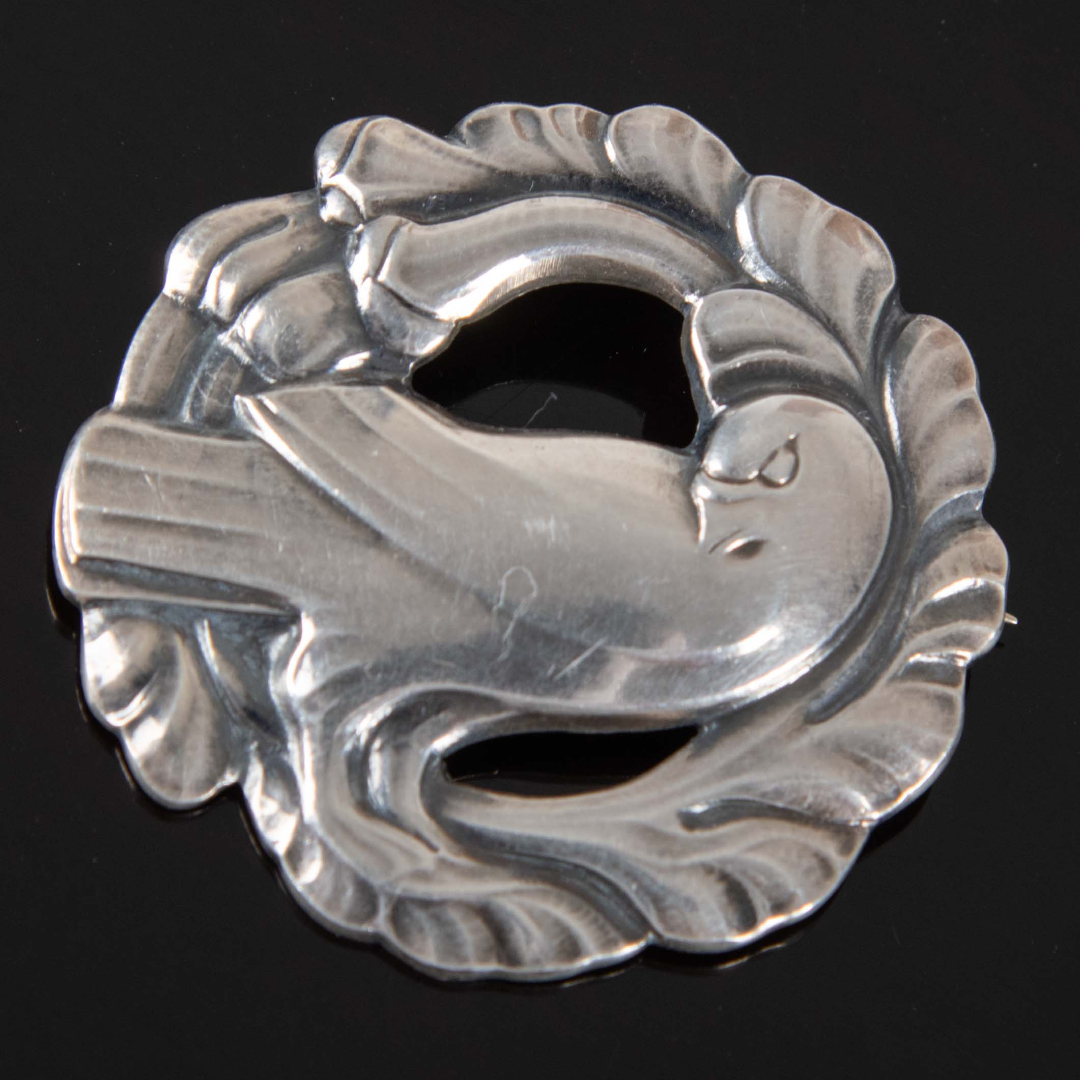 KRISTIAN MOHL-HANSEN. För Georg Jensen, Danmark. BROSCH, sterlingsilver, ” Duva” nr 165.