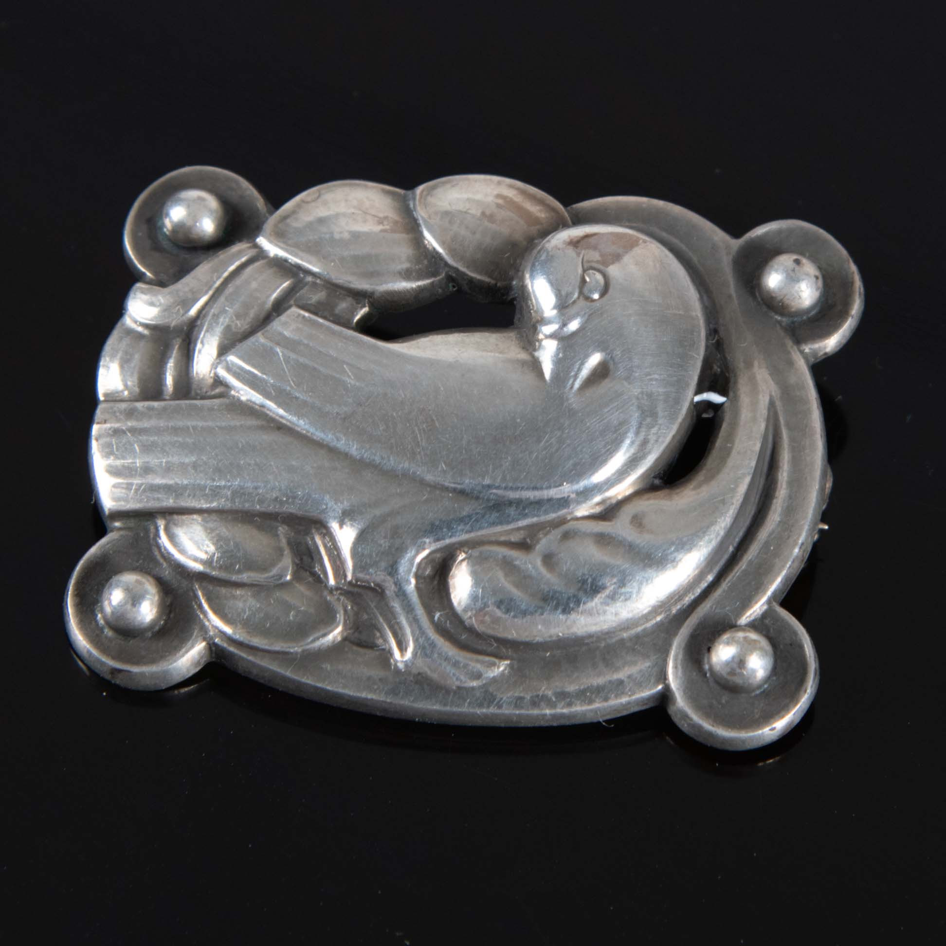 KRISTIAN MOHL-HANSEN. För Georg Jensen, Danmark. BROSCH, sterlingsilver, ” Duva” nr 204.