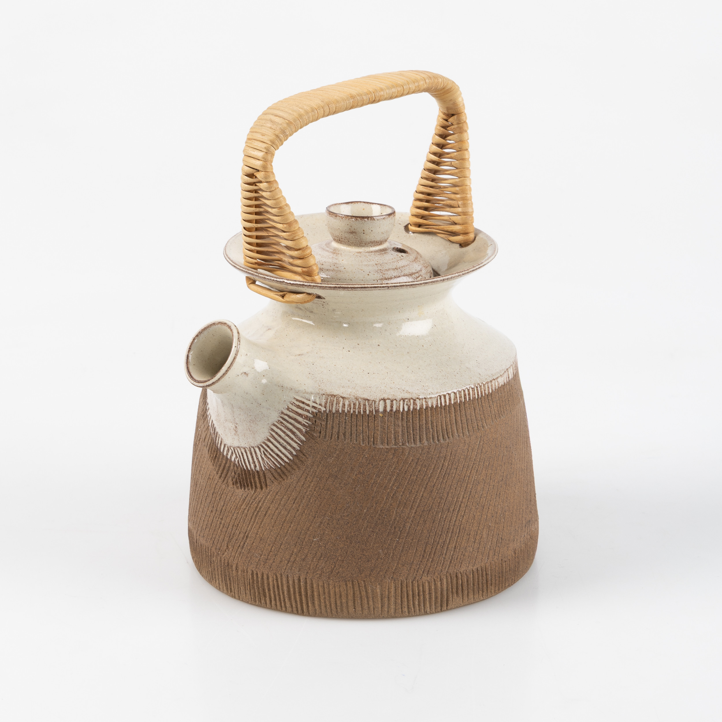 SIGNE PERSSON-MELIN. Tekanna, H55, med rottninghandtag, delvis glaserat stengods.