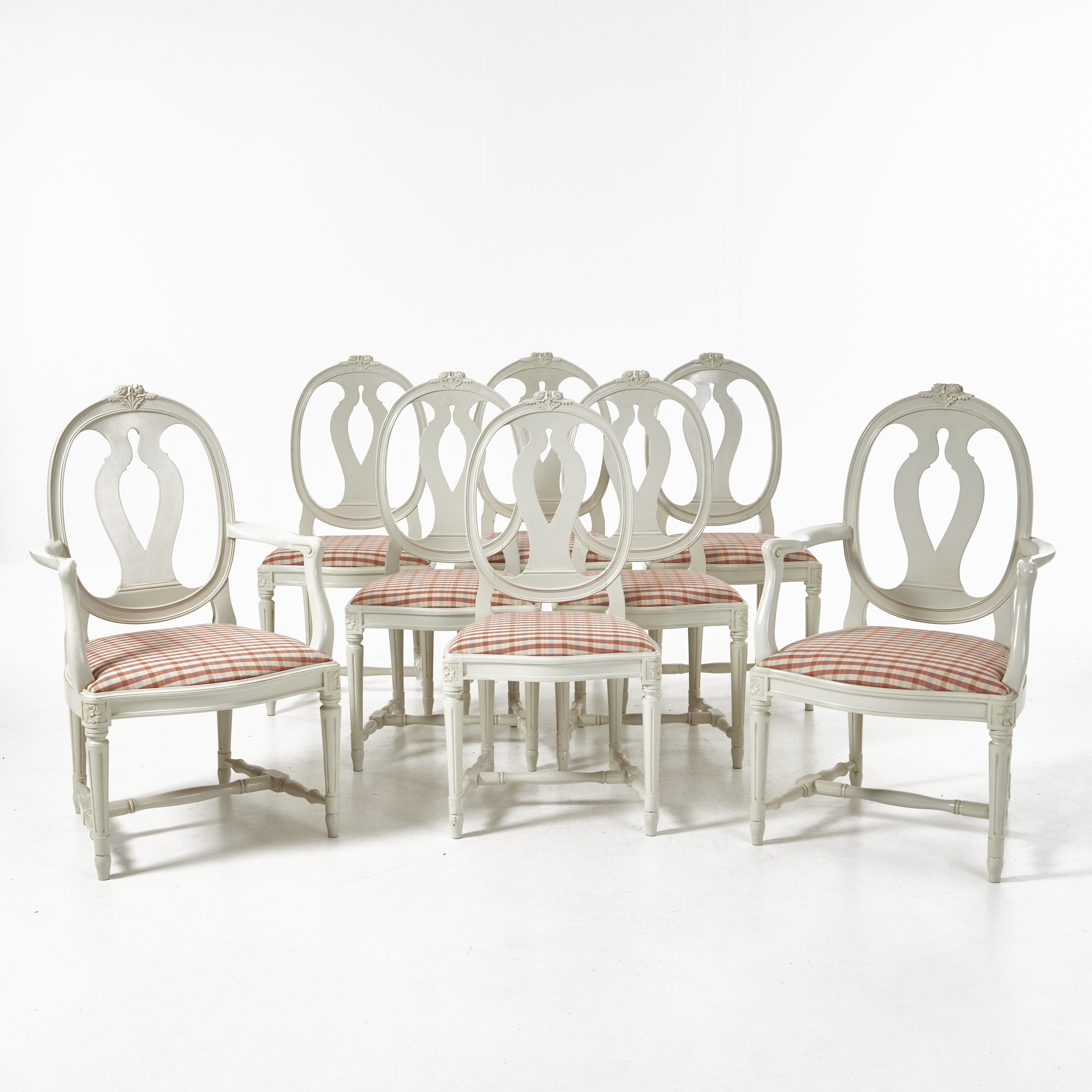 STOLAR & KARMSTOLAR, 6+2 st, 1900-talets andra hälft, svenska modellen, skuren dekor, gustaviansk stil.