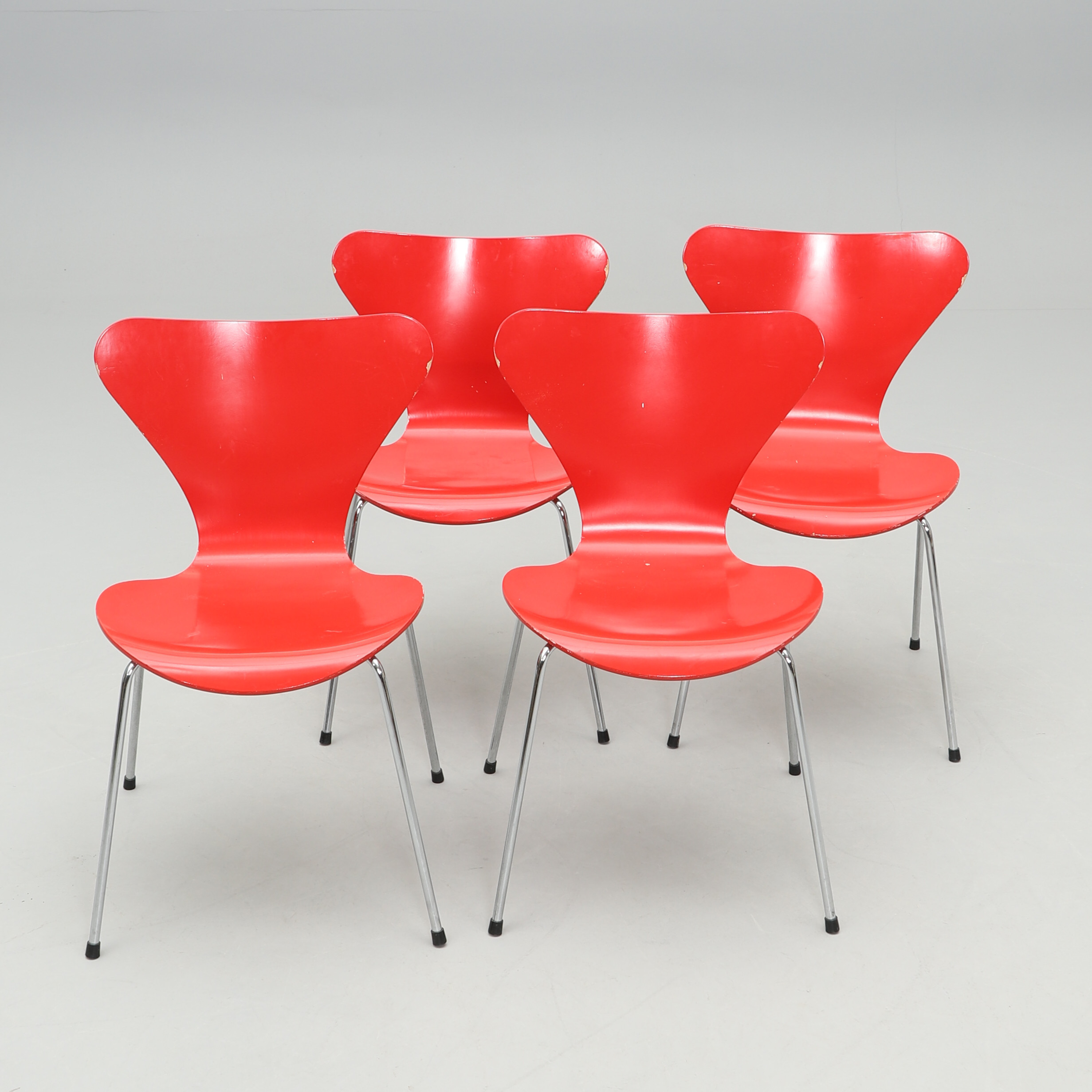 ARNE JACOBSEN. STOLAR, 4 st, "Sjuan", Fritz Hansen, Danmark, 1992.