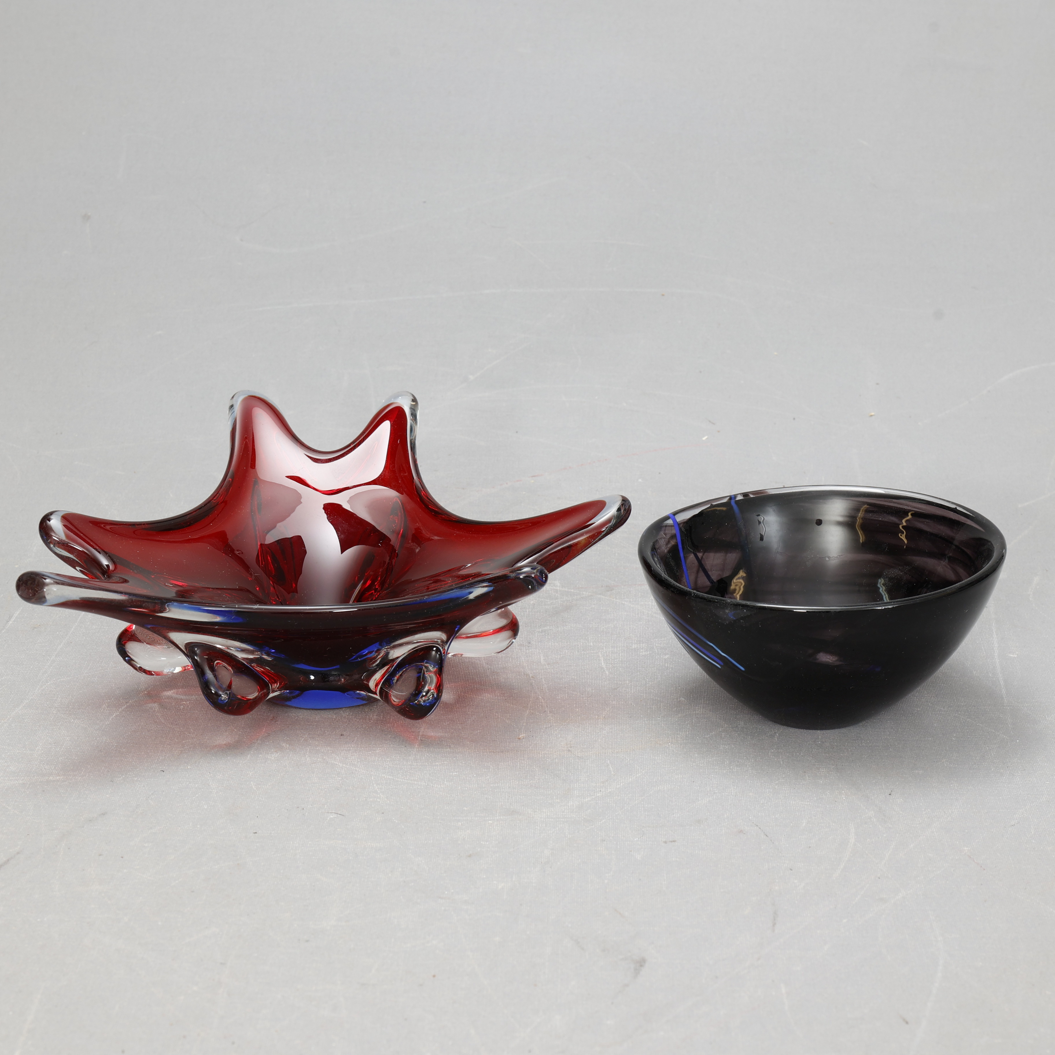 GLASSKÅLAR, 2 stycken, bla Kosta Boda.