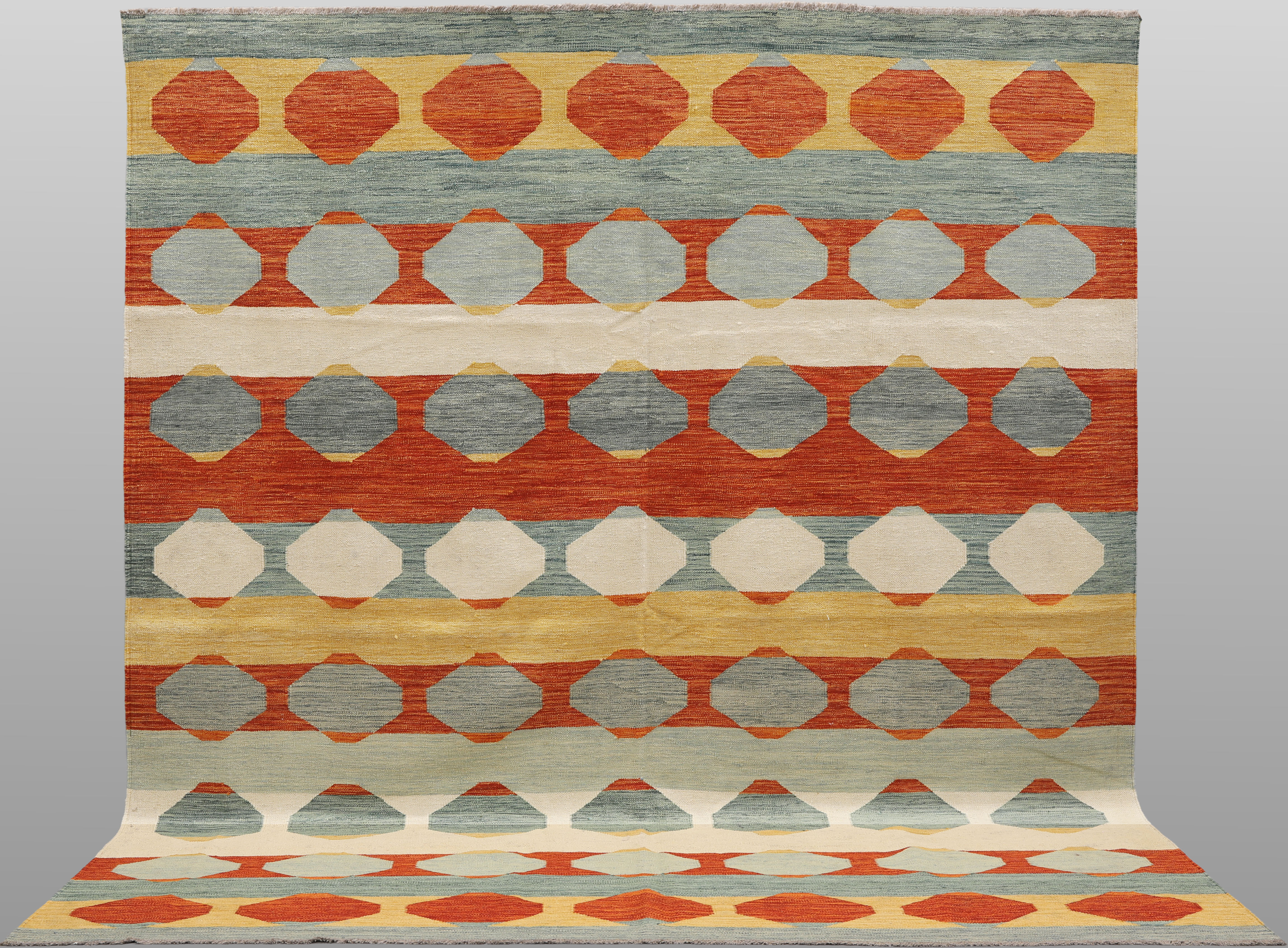 ORIENTMATTA. Kelim modern design, 299 x 258 cm.