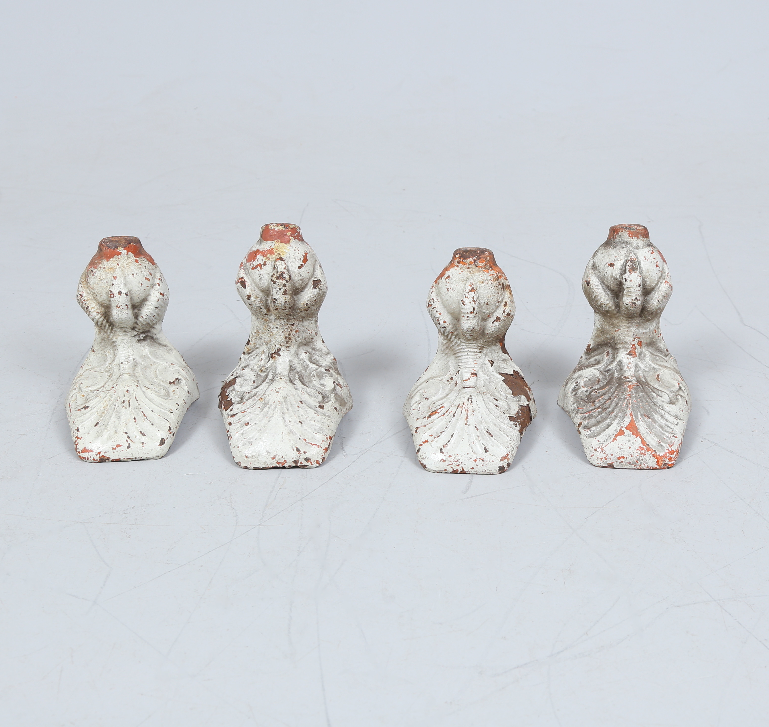 BADKARSFÖTTER 4 st, claw and ball modell, gjutjärn, 1900 talets första hälft.