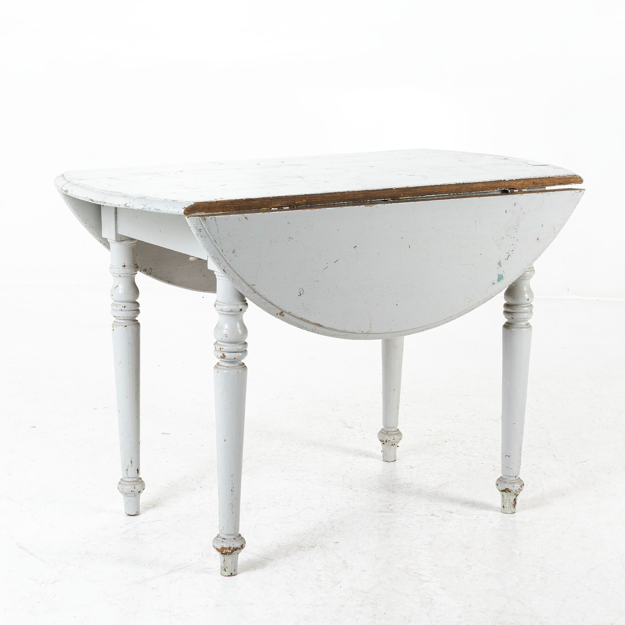 KLAFFBORD, bemålat, omkring sekelskiftet 1900.