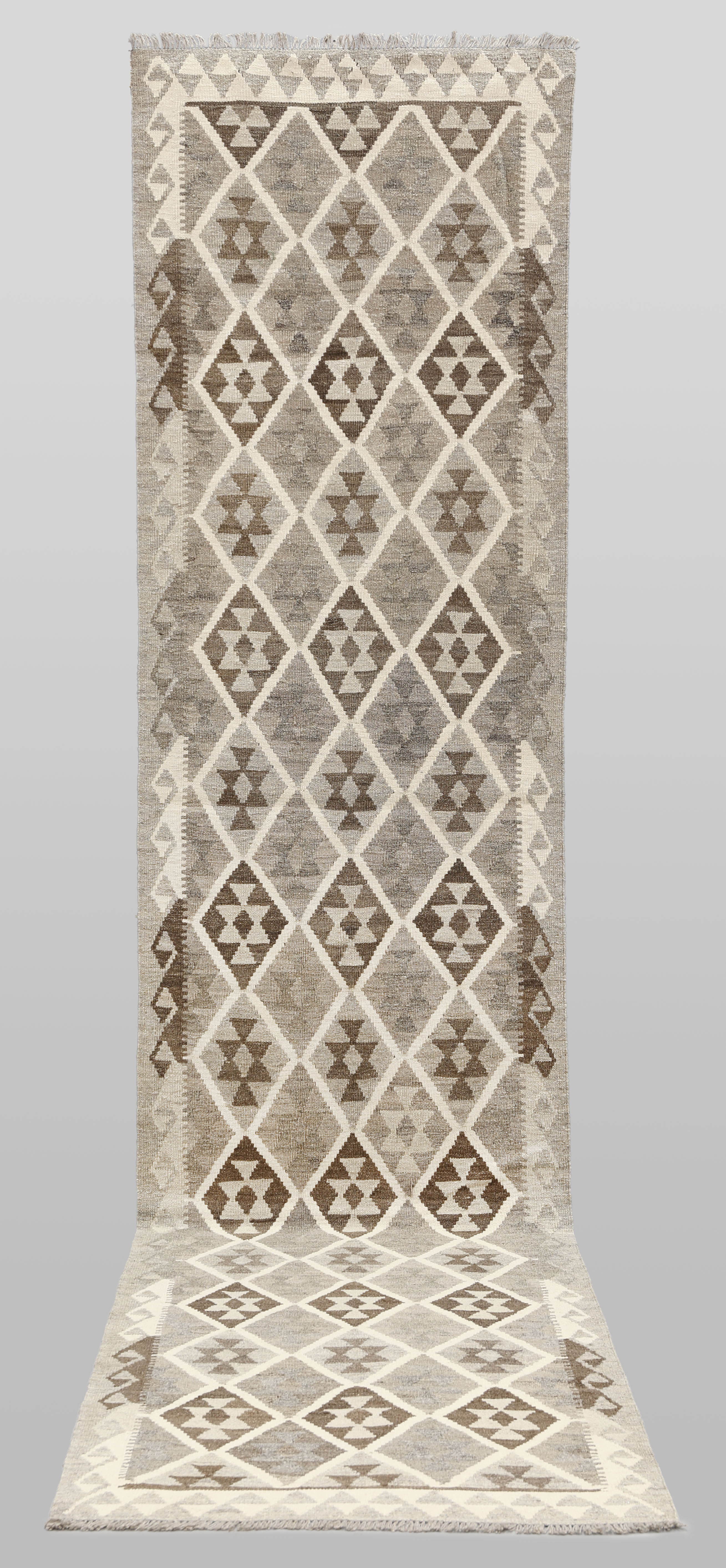 ORIENTMATTA. Kelim naturfärgad, gallerimodell, 381 x 88 cm.