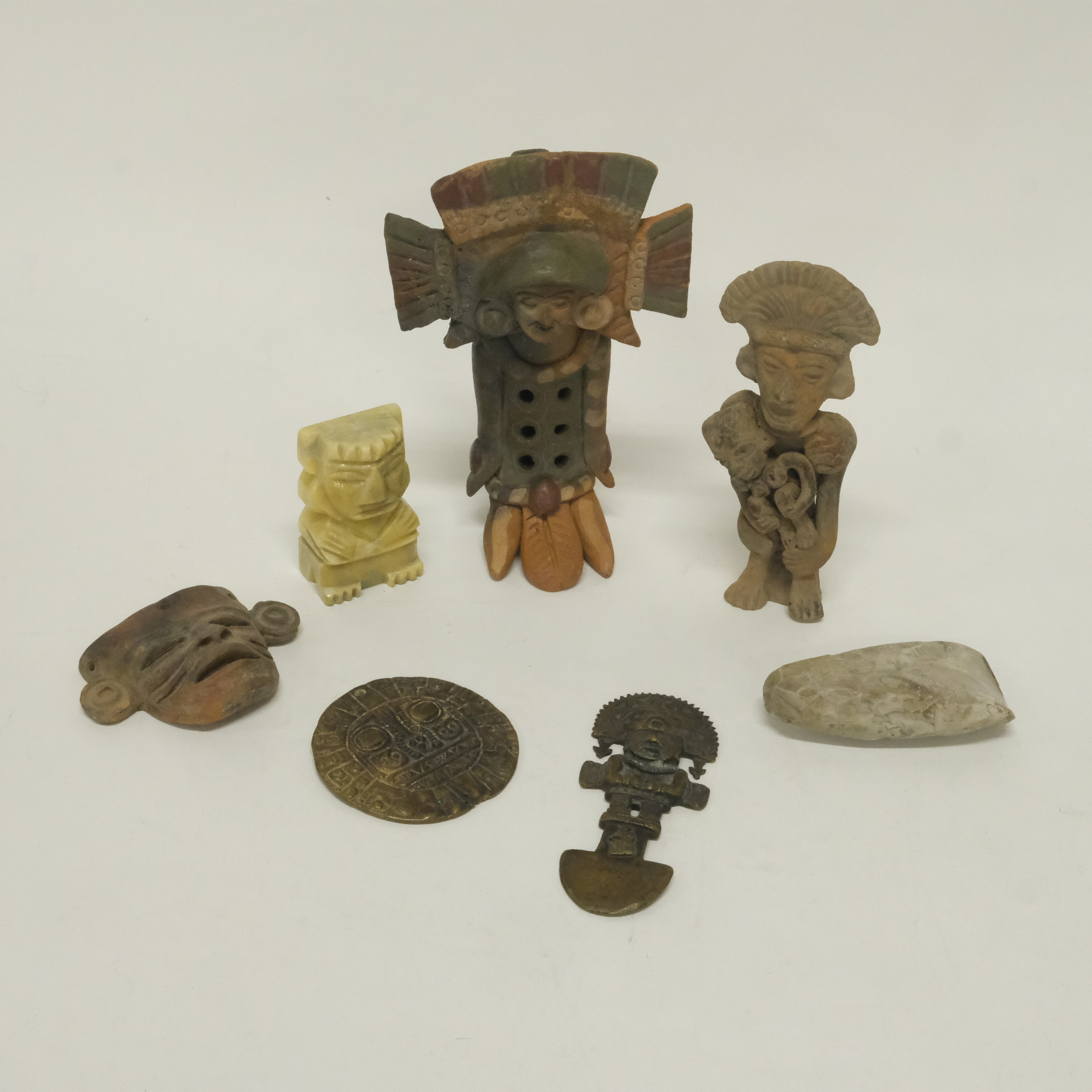 SKULPTURER MM SYDAMERIKA SAMT FLINTYXA.