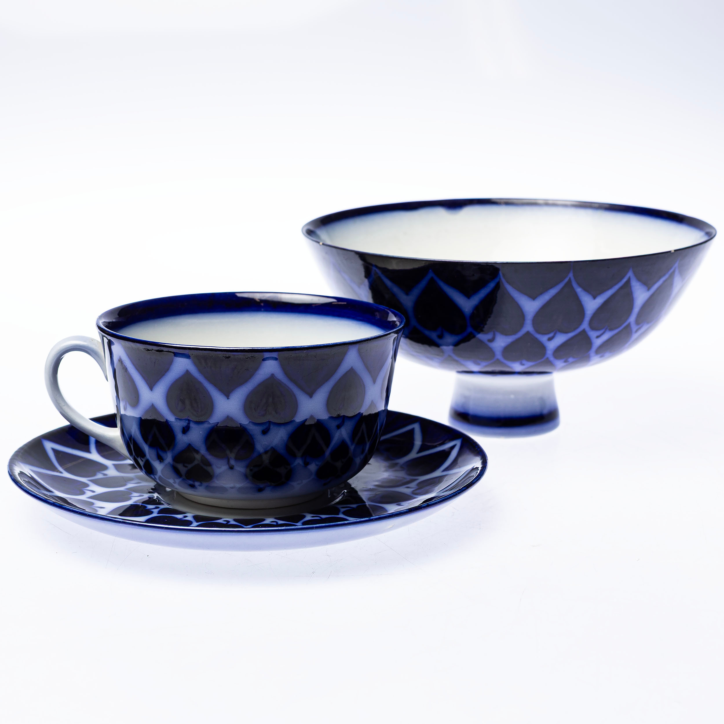 ARTHUR PERCY. 3 delar flintgods, "Gripsholm", Upsala-Ekeby, Gefle, 1946-1957.