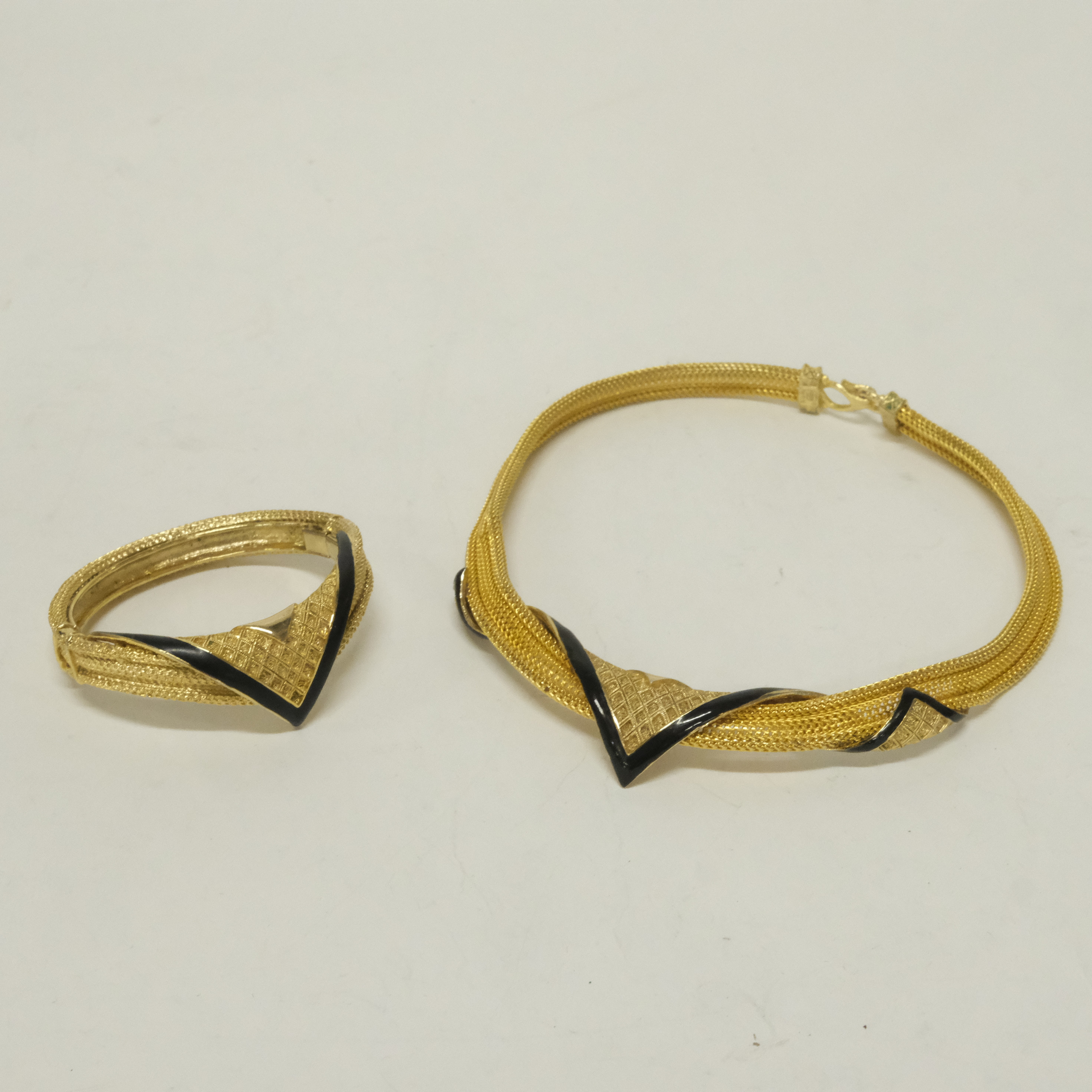 BALENCIAGA, SET MED COLLIER OCH ARMRING.