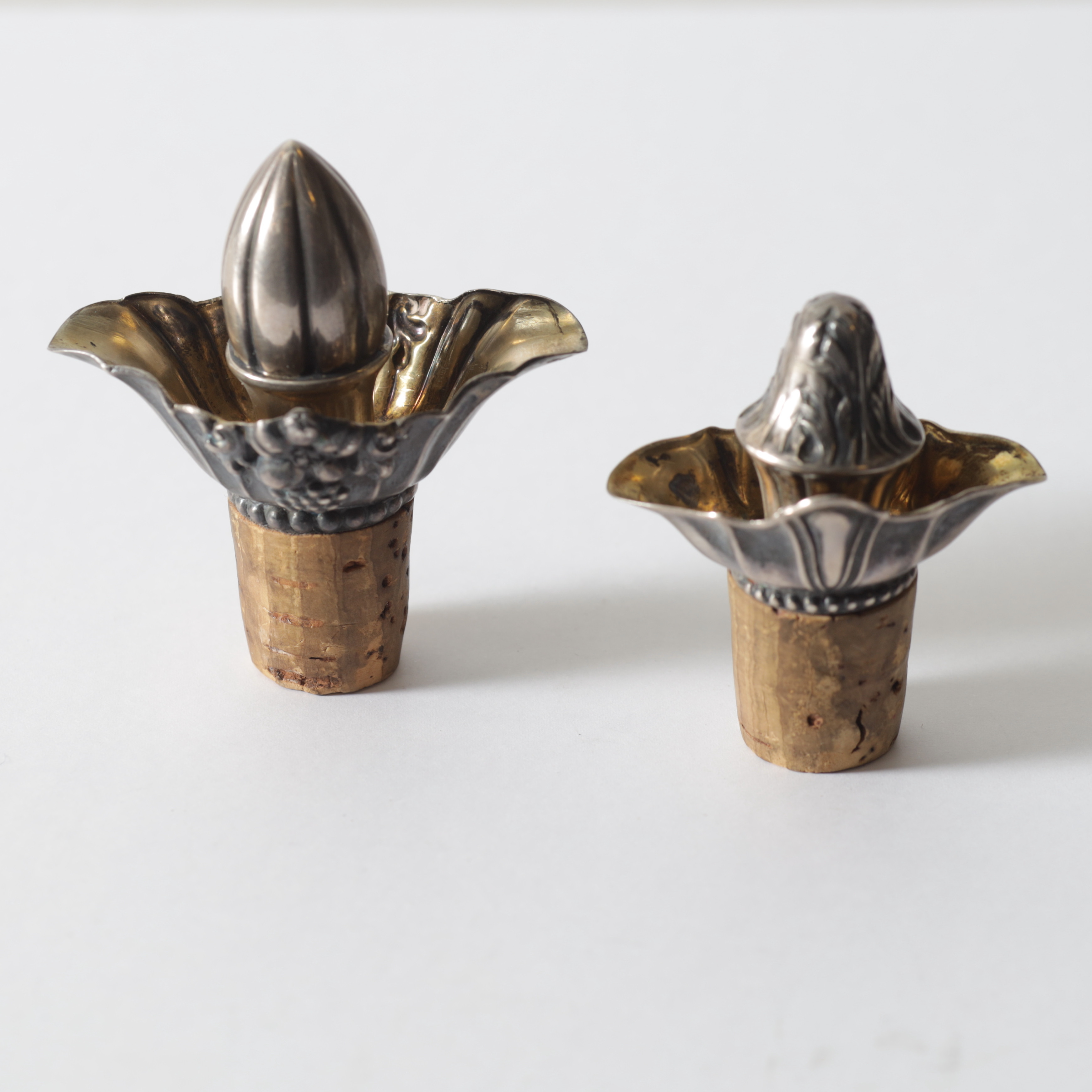 KARAFFPROPP, 2 st, siler & kork. Totalvikt ca 46,2 gram.