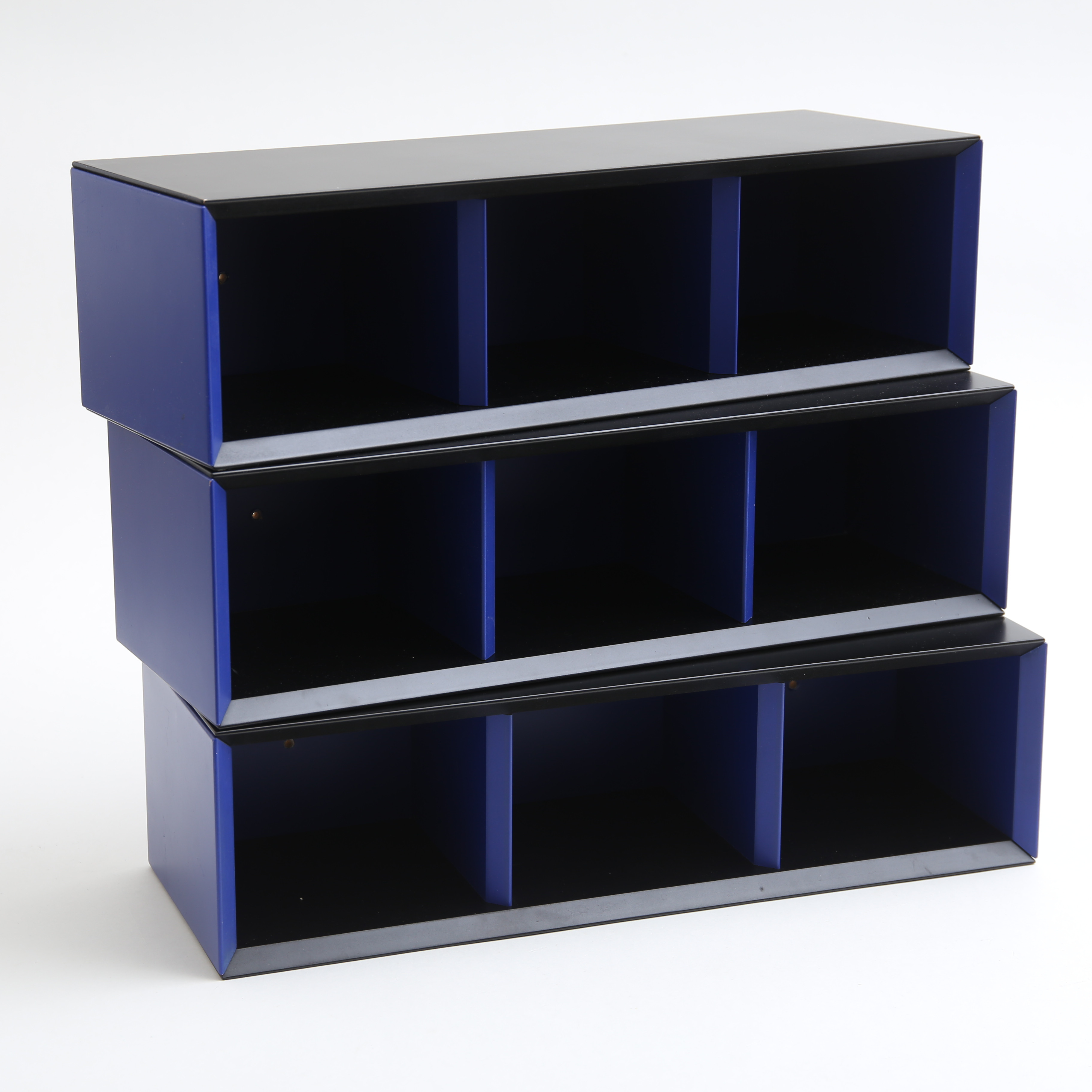 CD-hyllor, 3 st, svart/blå folie, 1990-tal.