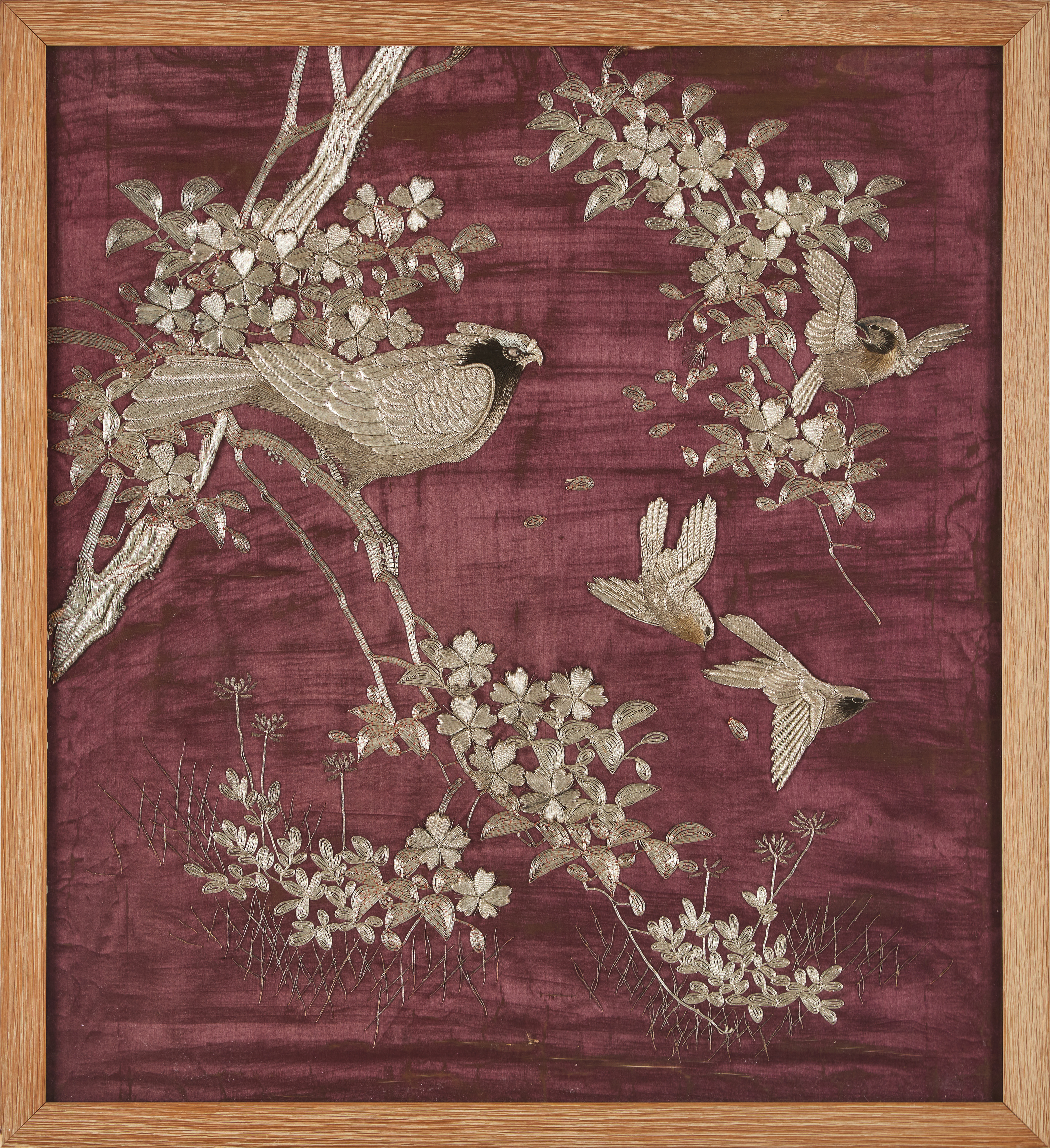 SILVERBRODERI, på siden, Japan, 1800-talets slut, motiv av fåglar.