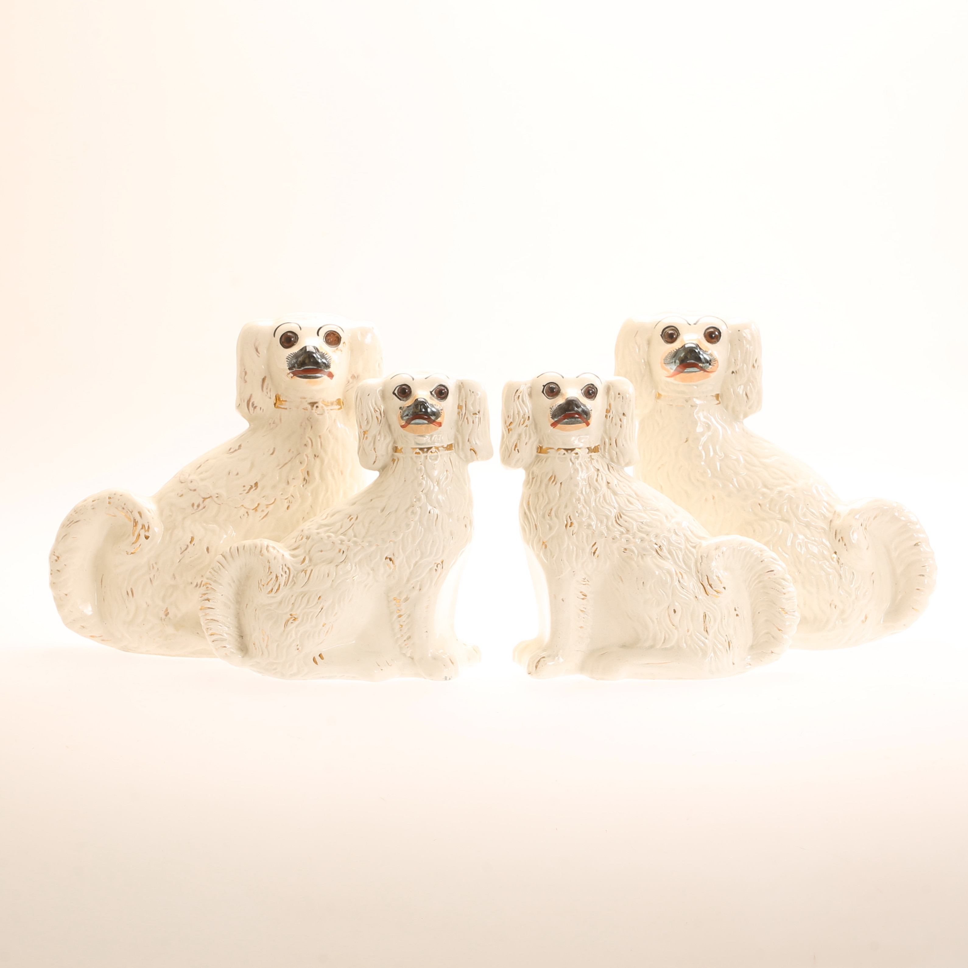 FIGURINER, 2 par, flintgods, hundar, Staffordshire, England.