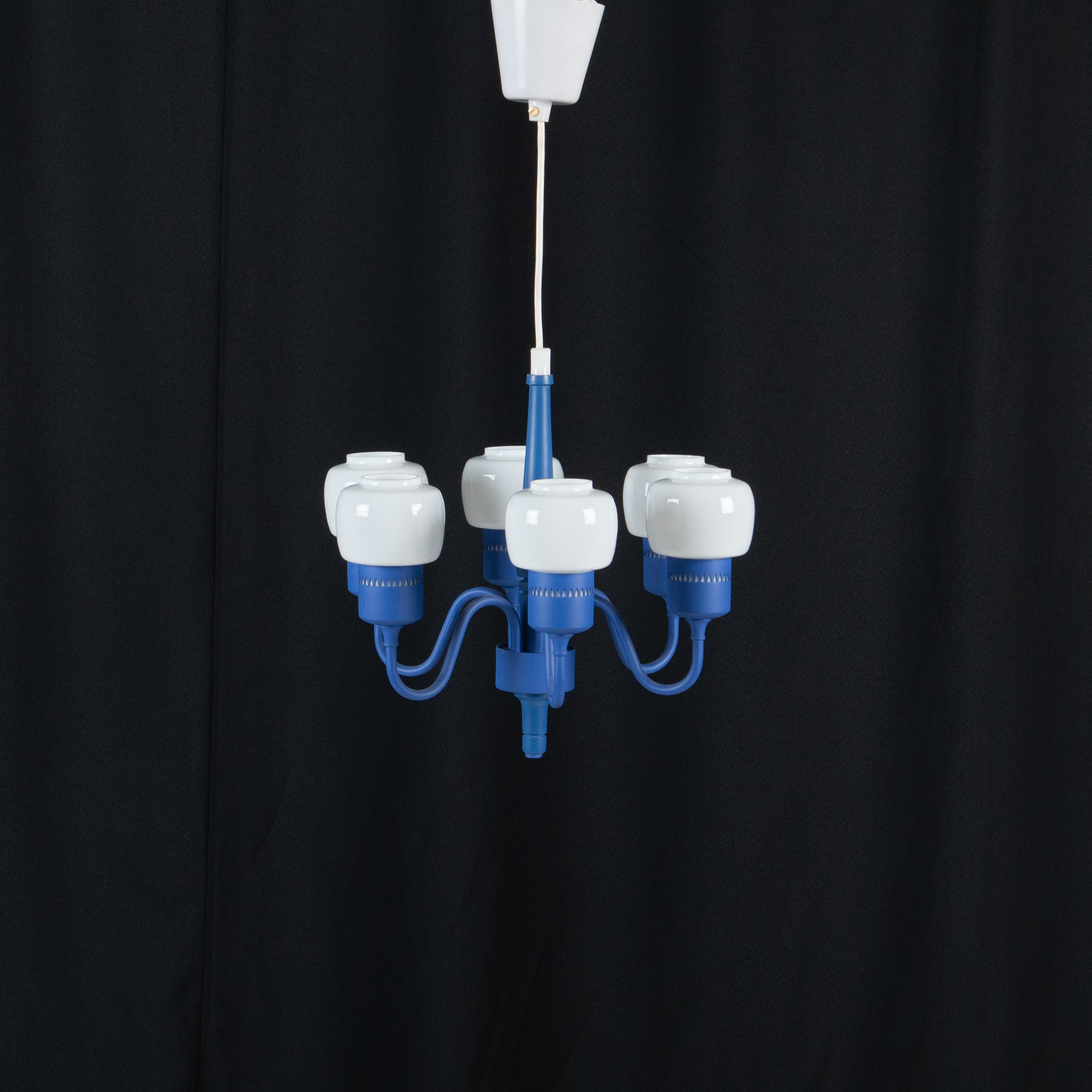 HANS-AGNE JAKOBSSON. Taklampa modell T 526, trä, metall och glas, 1960-tal.