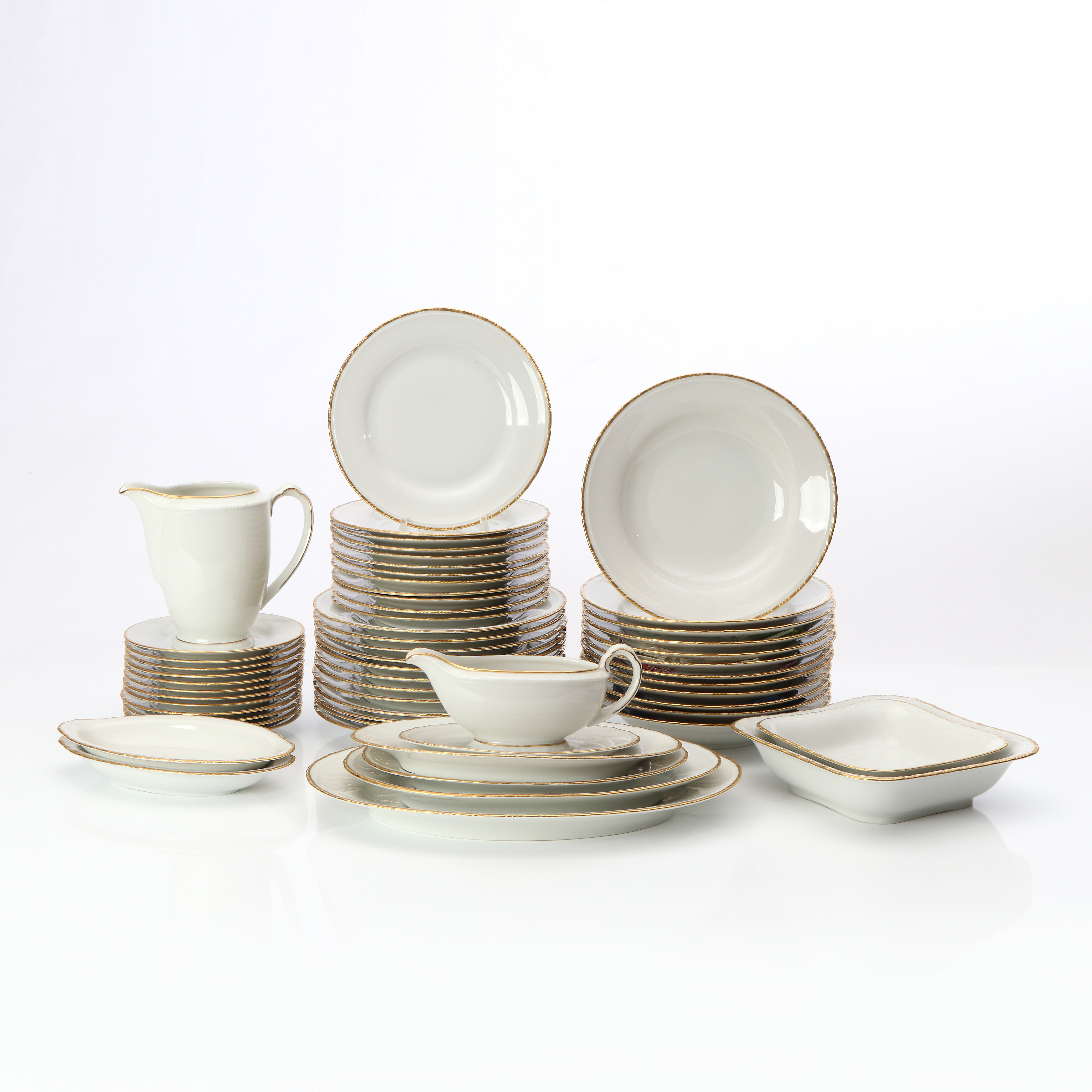 RÖRSTRAND, MATSERVIS, 58 DELAR. Porslin med guldkant. 1900-talets mitt.