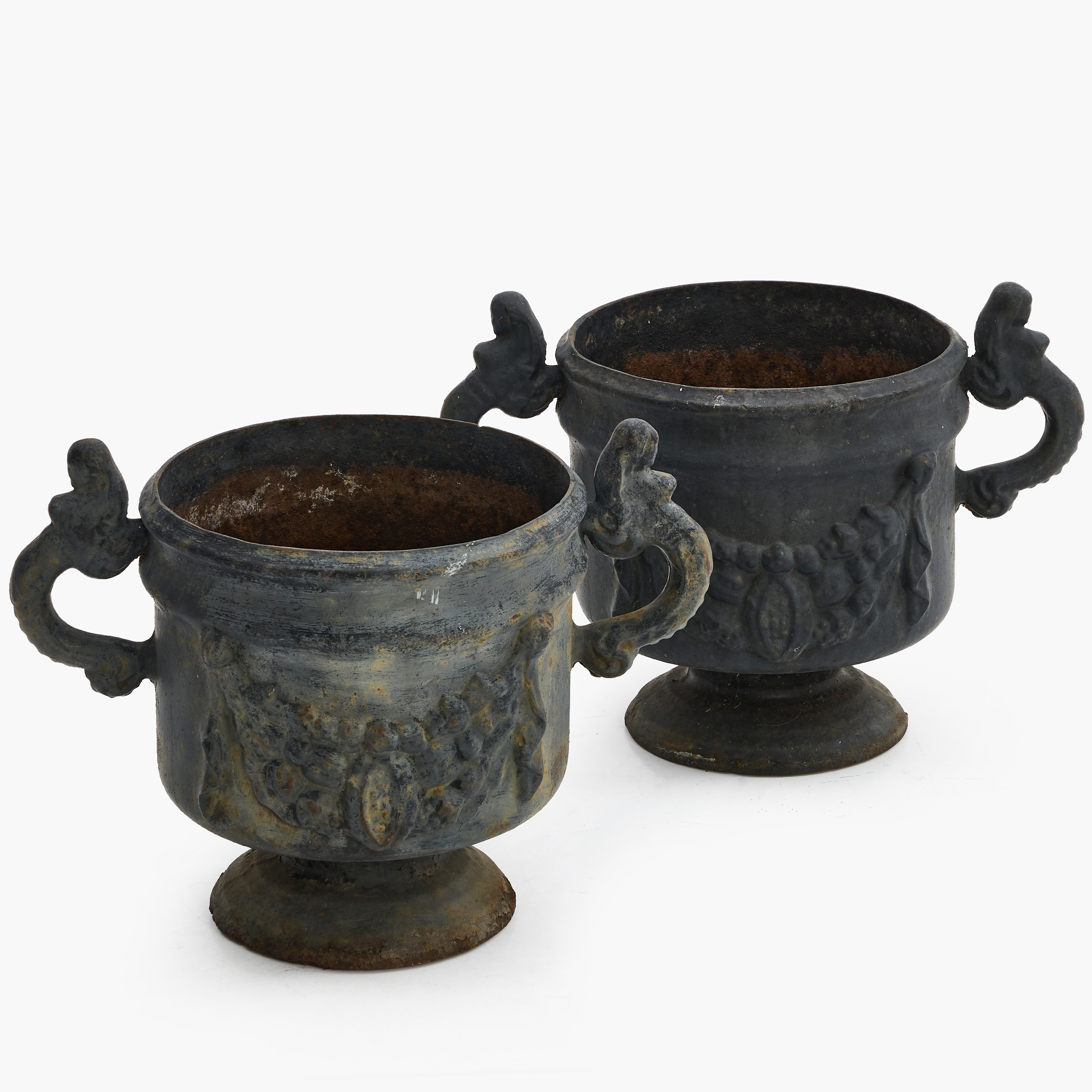 TRÄDGÅRDSURNOR, STAVSJÖ BRUK, ett par, gjutjärn.