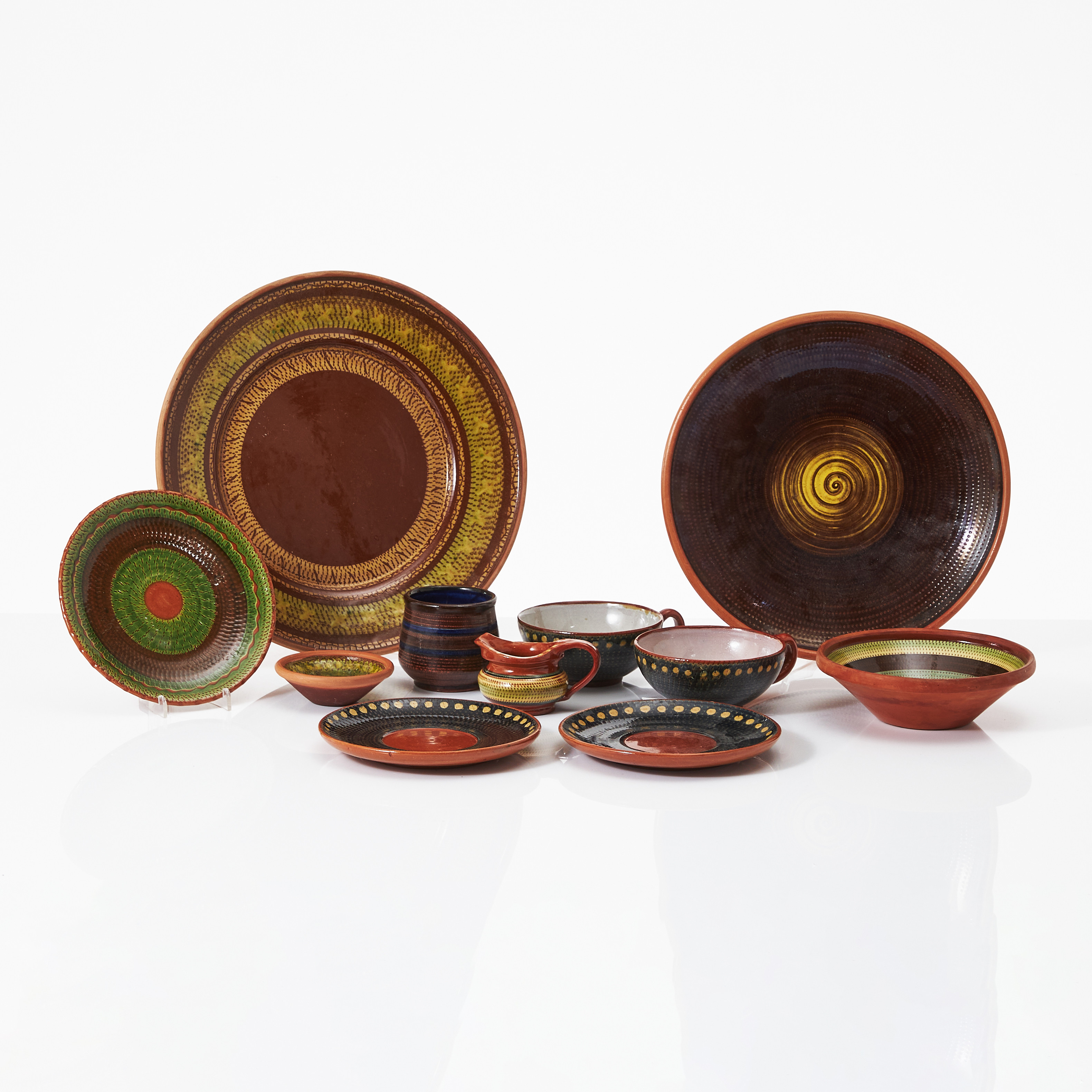 ARVIKA KERAMIK, 9 dlr, lergods, bl a Samuel Johansson och Åke Warnstad.